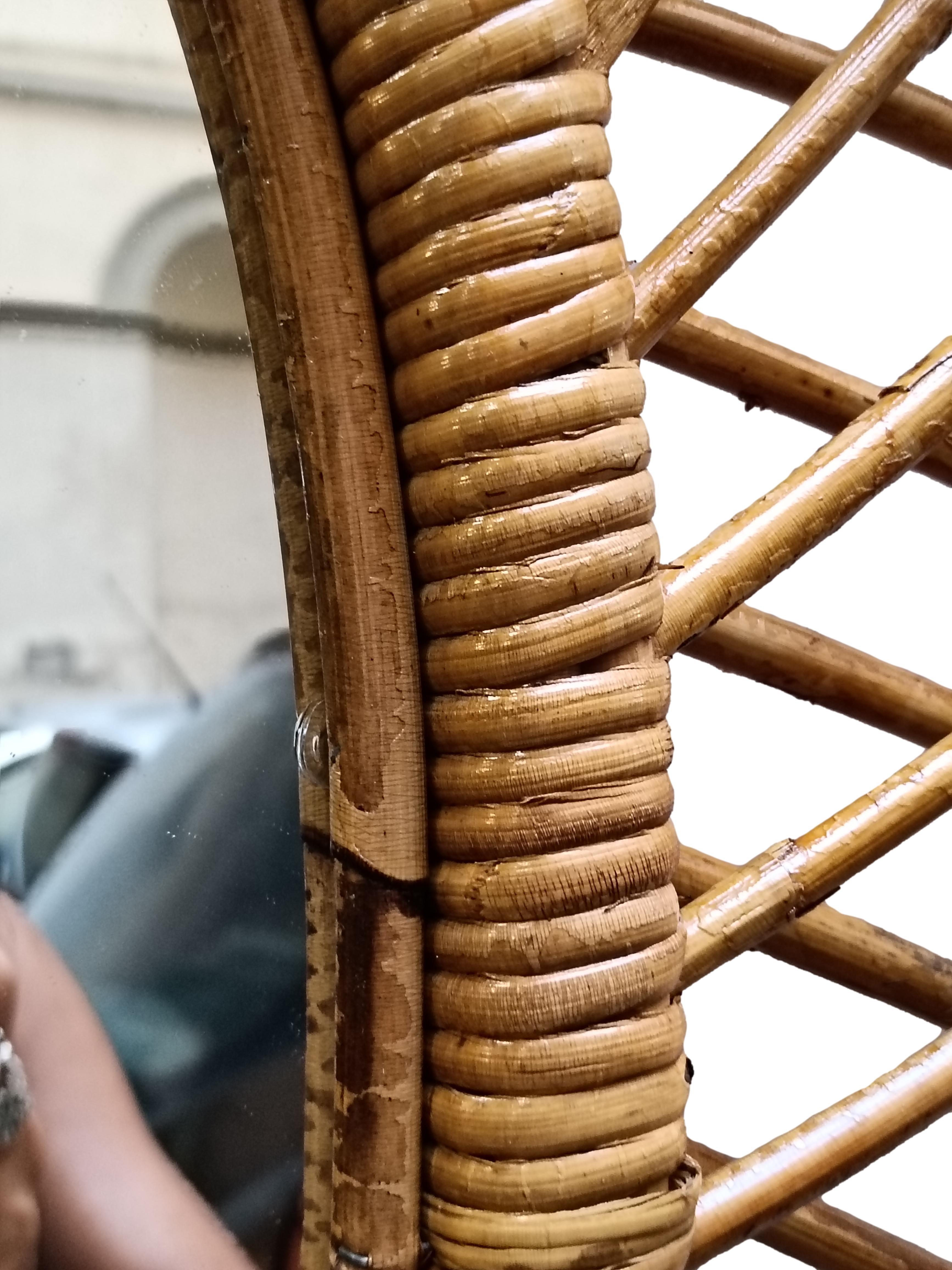 Italiano Specchio da parete ovale in rattan e bambù, Italia 1960 in vendita