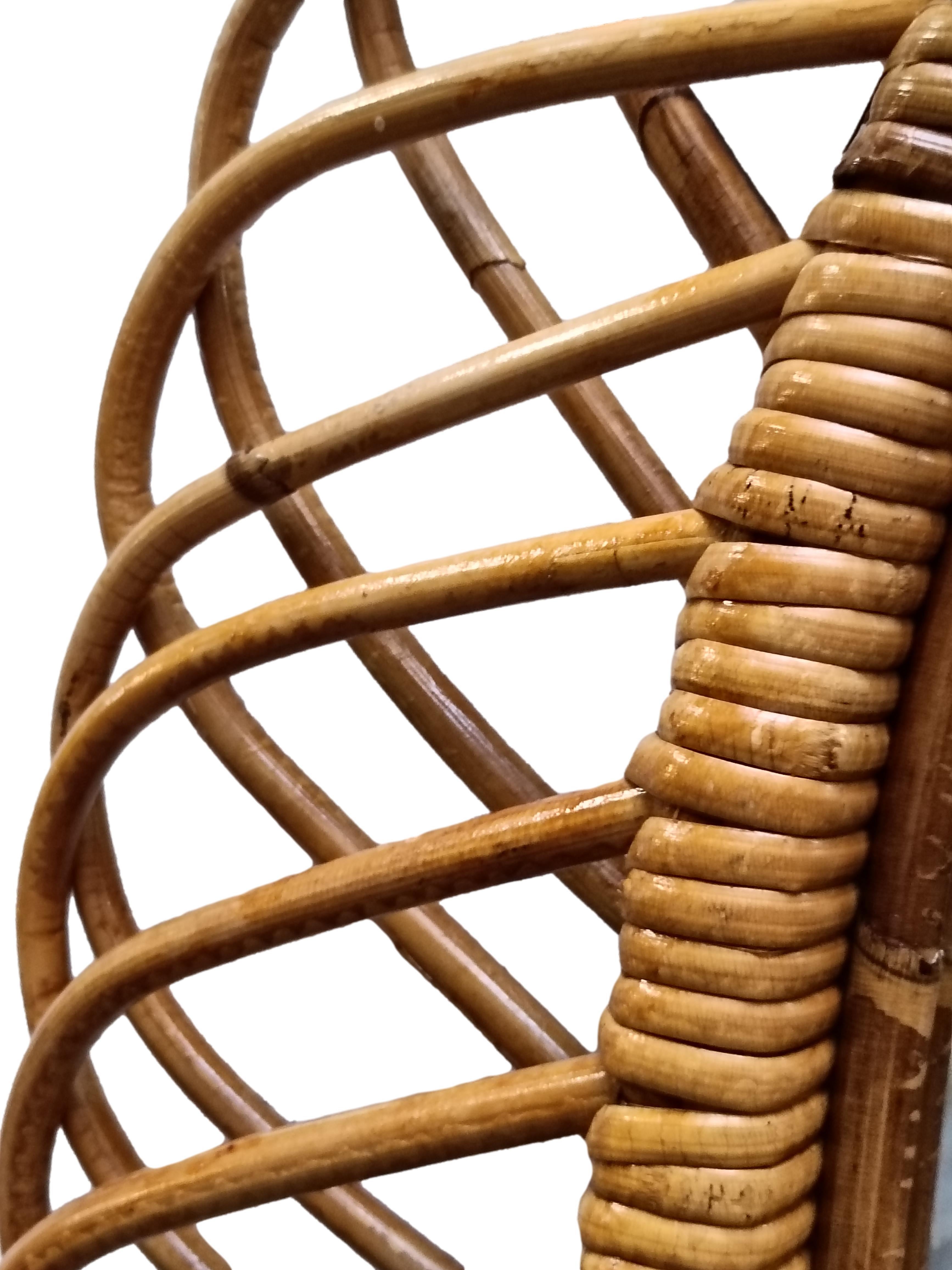 Specchio da parete ovale in rattan e bambù, Italia 1960 In condizioni buone in vendita a Naples, IT