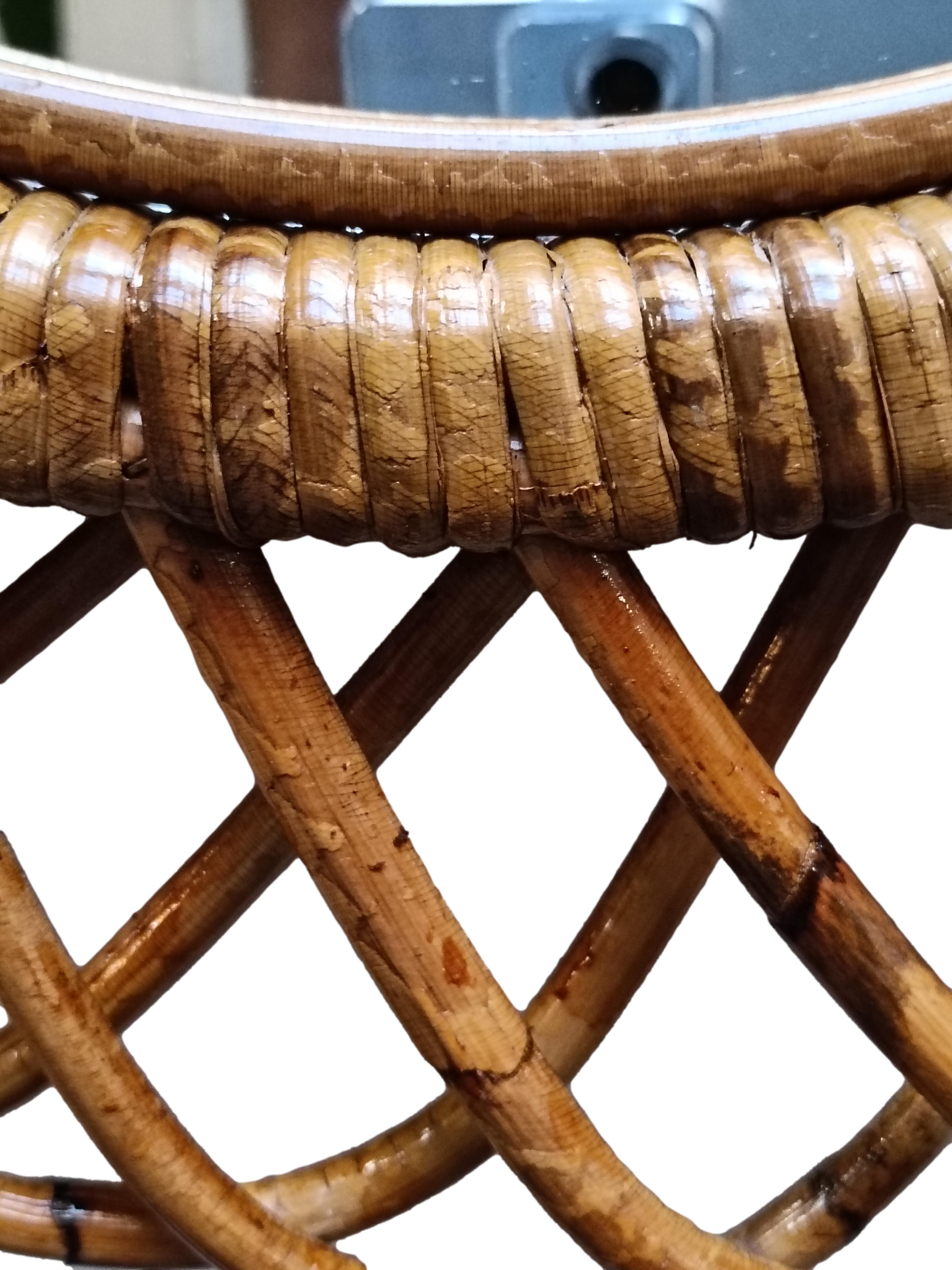 Metà XX secolo Specchio da parete ovale in rattan e bambù, Italia 1960 in vendita