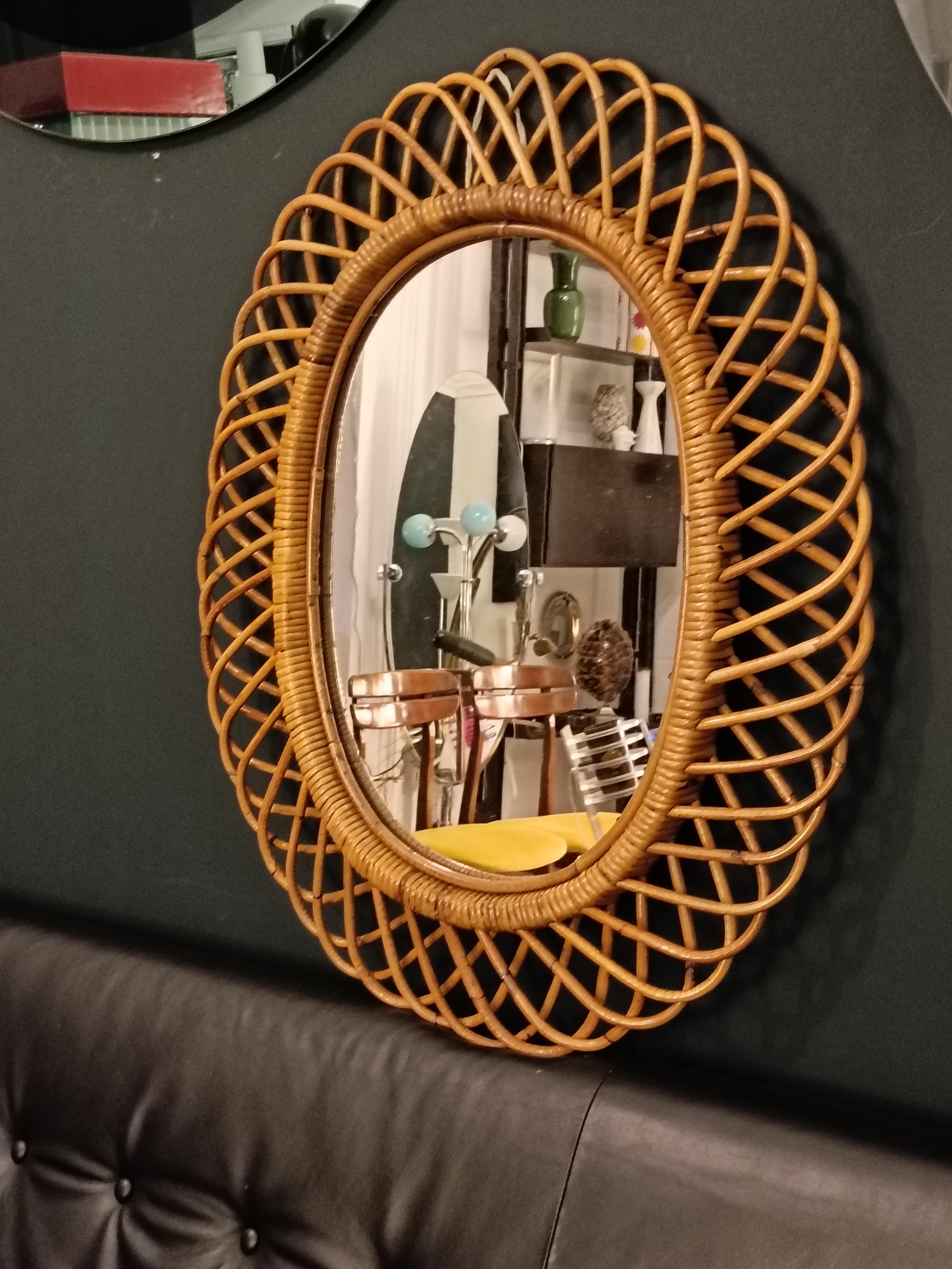 Bambù Specchio da parete ovale in rattan e bambù, Italia 1960 in vendita