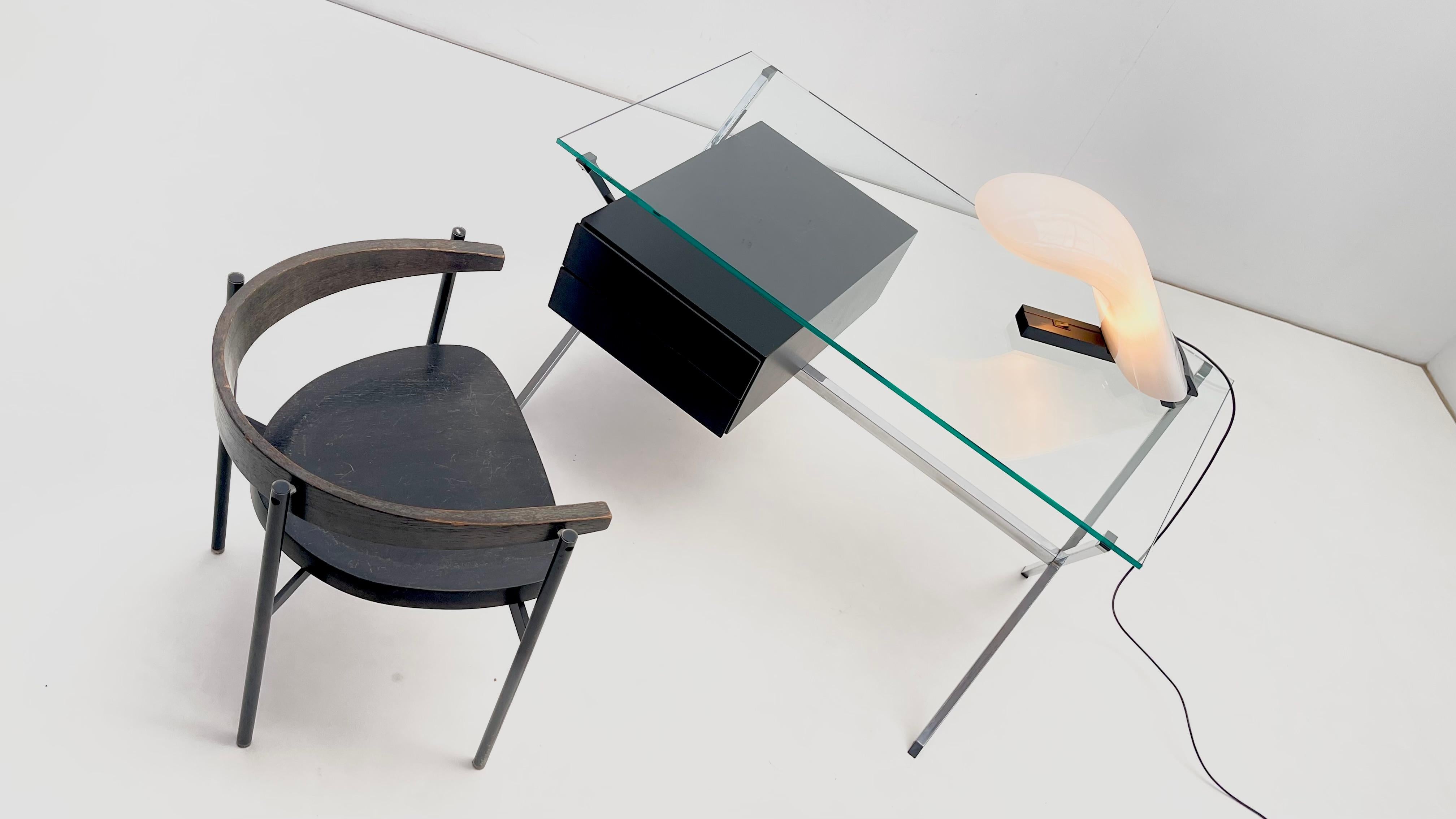 Moderno Franco Albini per Knoll - Scrivania in vetro cromato e legno nero in vendita