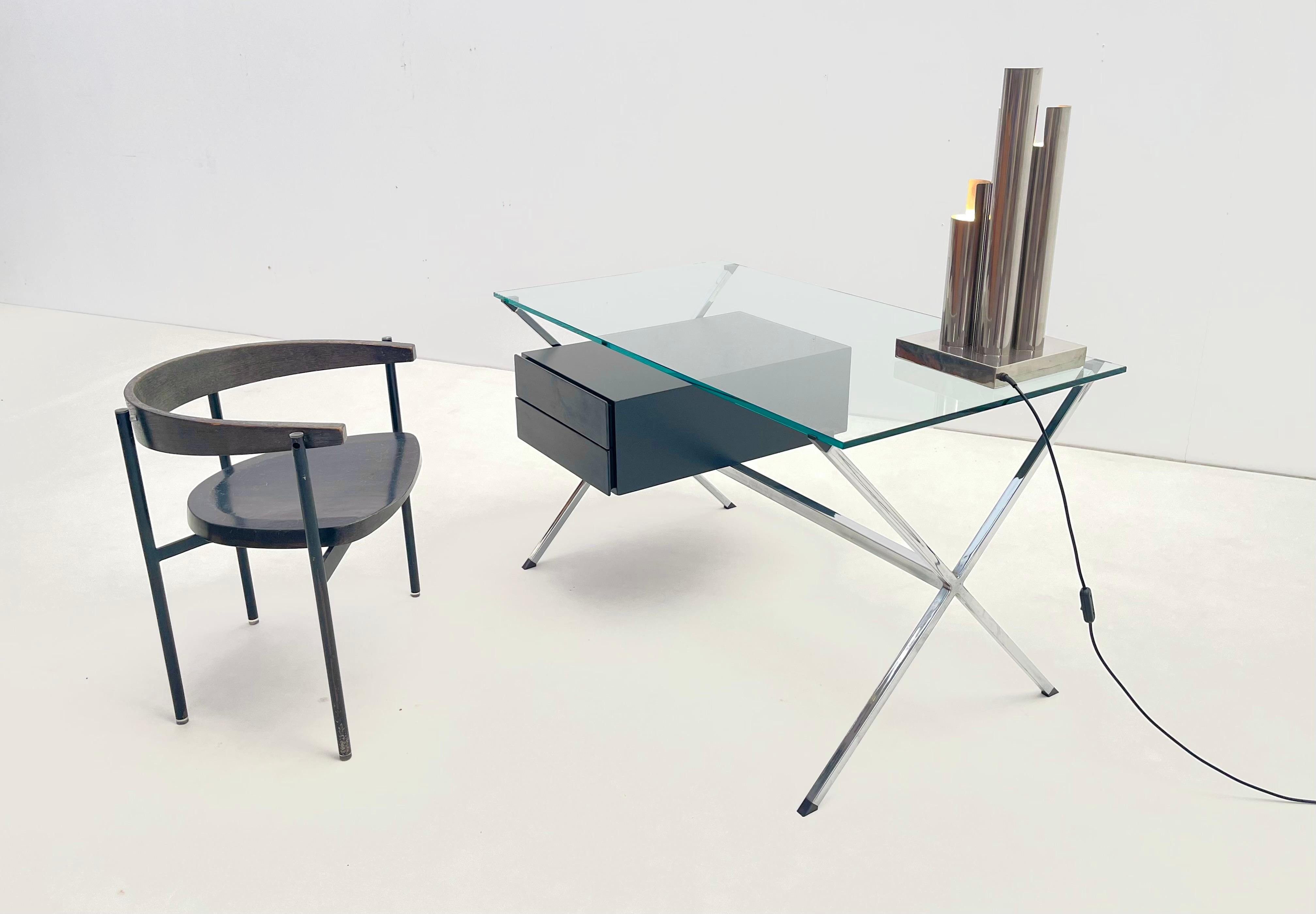 Italiano Franco Albini per Knoll - Scrivania in vetro cromato e legno nero in vendita
