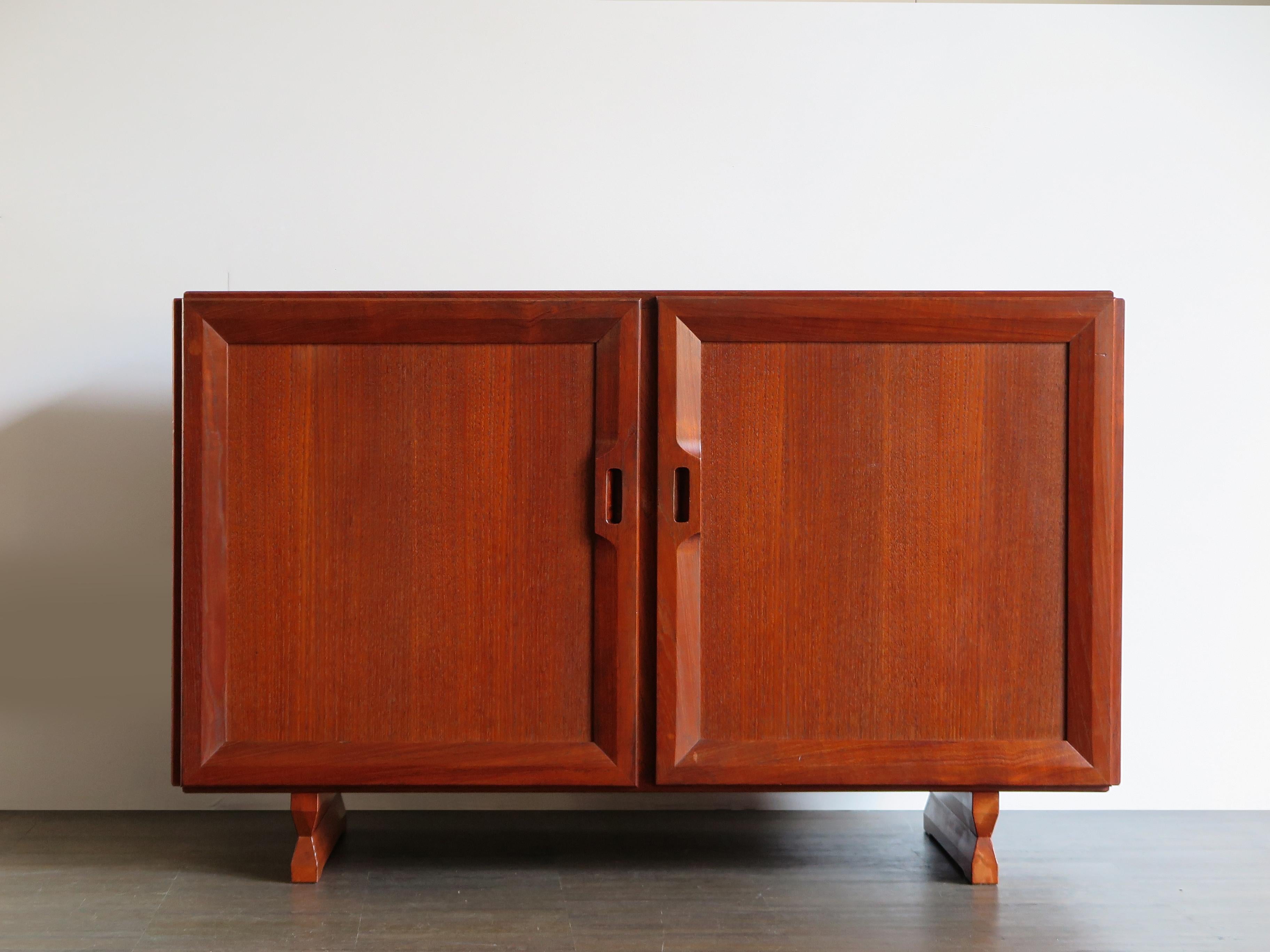 Wood Italian sideboard designed by Italian artist Franco Albini and produced by Poggi Pavia,
two-door model with wood veneer, feet, door frames and details in solid wood, 1950s

Bibliography:
G. Gramigna, Italian Design 1950 - 2000, Vol I, Turin