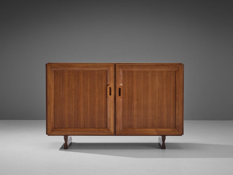 Franco Albini for Poggi, pair of cabinets, model MB51, teak, Italy, circa 1957. 

Well-designed pair of cabinets by Franco Albini for Poggi, which features a simplistic design with sharp lines. The corpus rests on sculptural legs that elevate the
