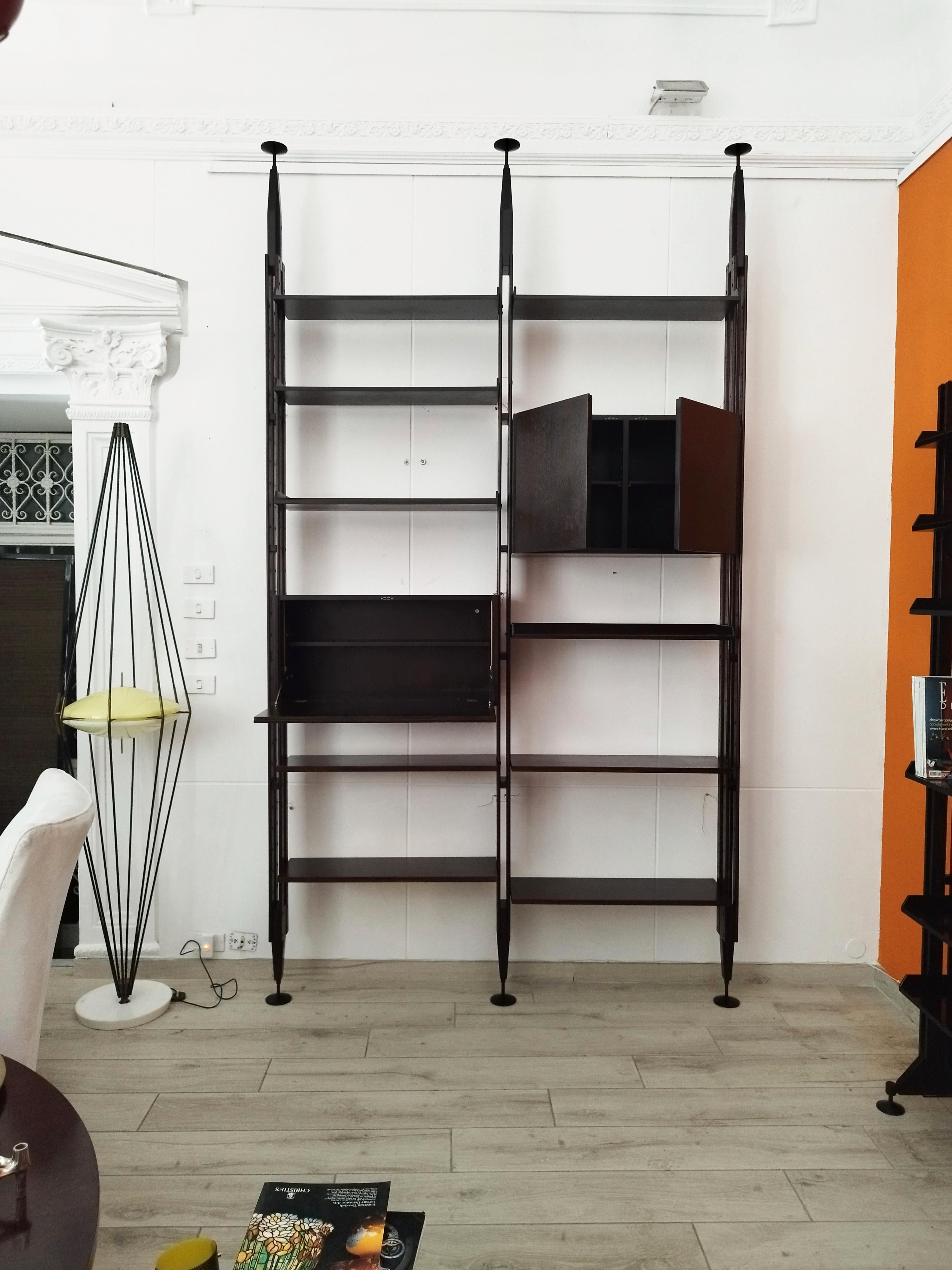 Wooden shelf bookcase with floor and ceiling uprights, designed by Franco Albini in 1956 for Poggi Pavia. Shelves and storage unit in veneered wood adjustable in height and with uprights fixed to the floor and ceiling in solid wood, Italy 1950s.