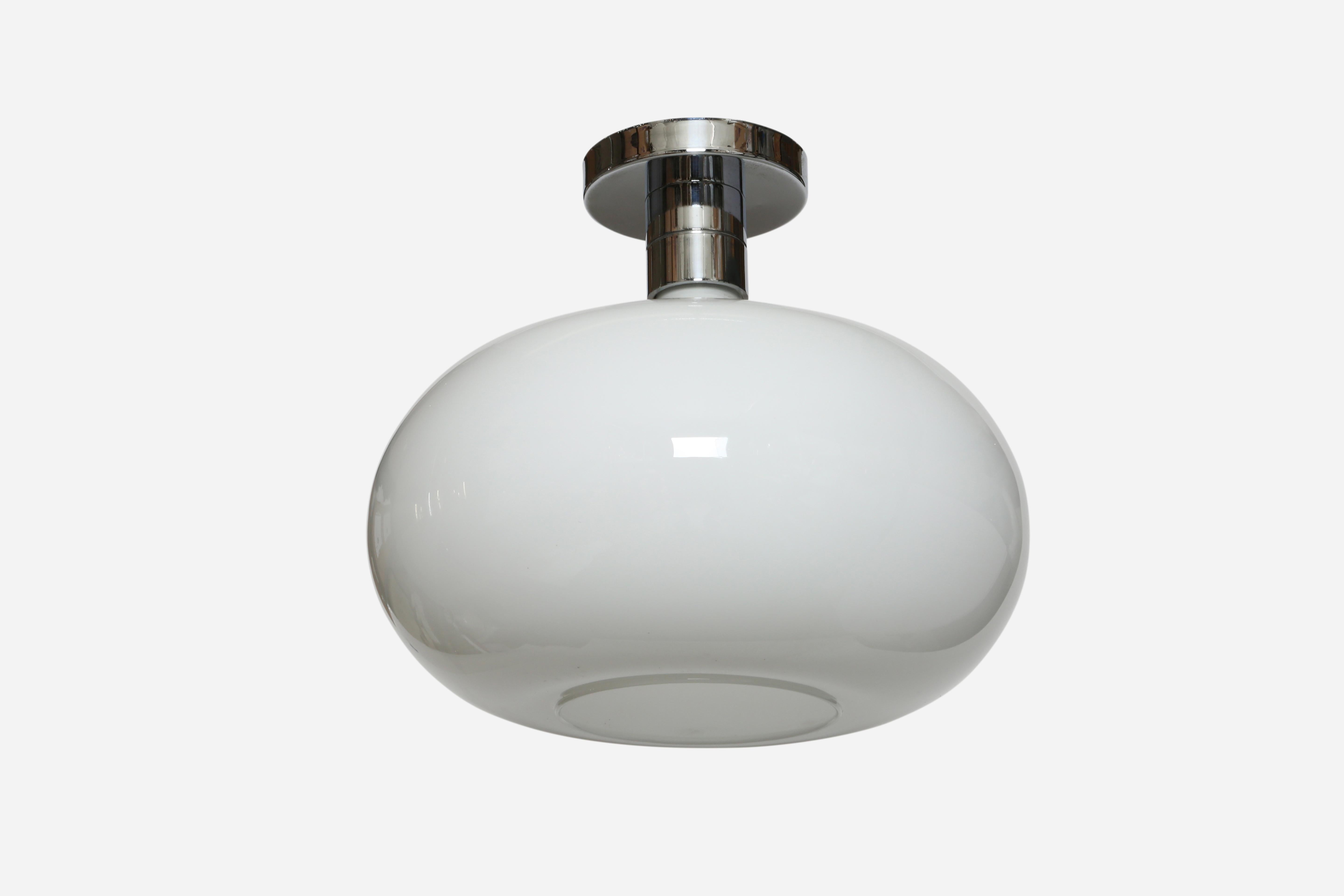 Franco Albini & Franca Helg for Sirrah AM/AS ceiling light.
Model AM5N
Designed and manufactured in Italy, 1960s.
Handblown glass and chrome plated metal.
One medium base socket.
Complimentary US rewiring upon request.

We take pride in bringing