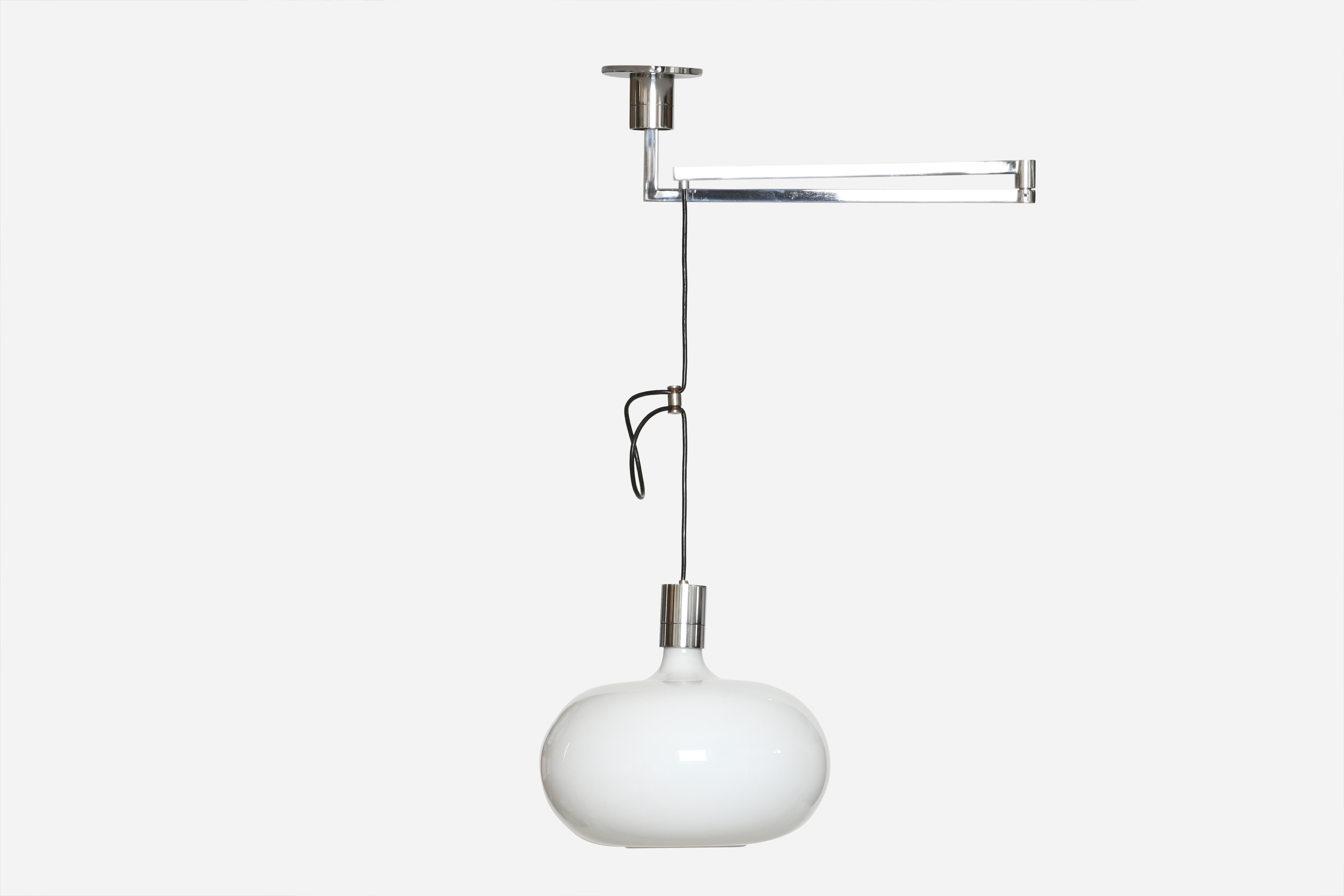 Franco Albini & Franca Helg for Sirrah AM/AS ceiling light.
Model AM5N
Designed and manufactured in Italy, 1960s.
Handblown glass and chrome plated metal.
Has a swing arm for positioning the light.
Glass diameter 16 inches
Arms 20 & 22