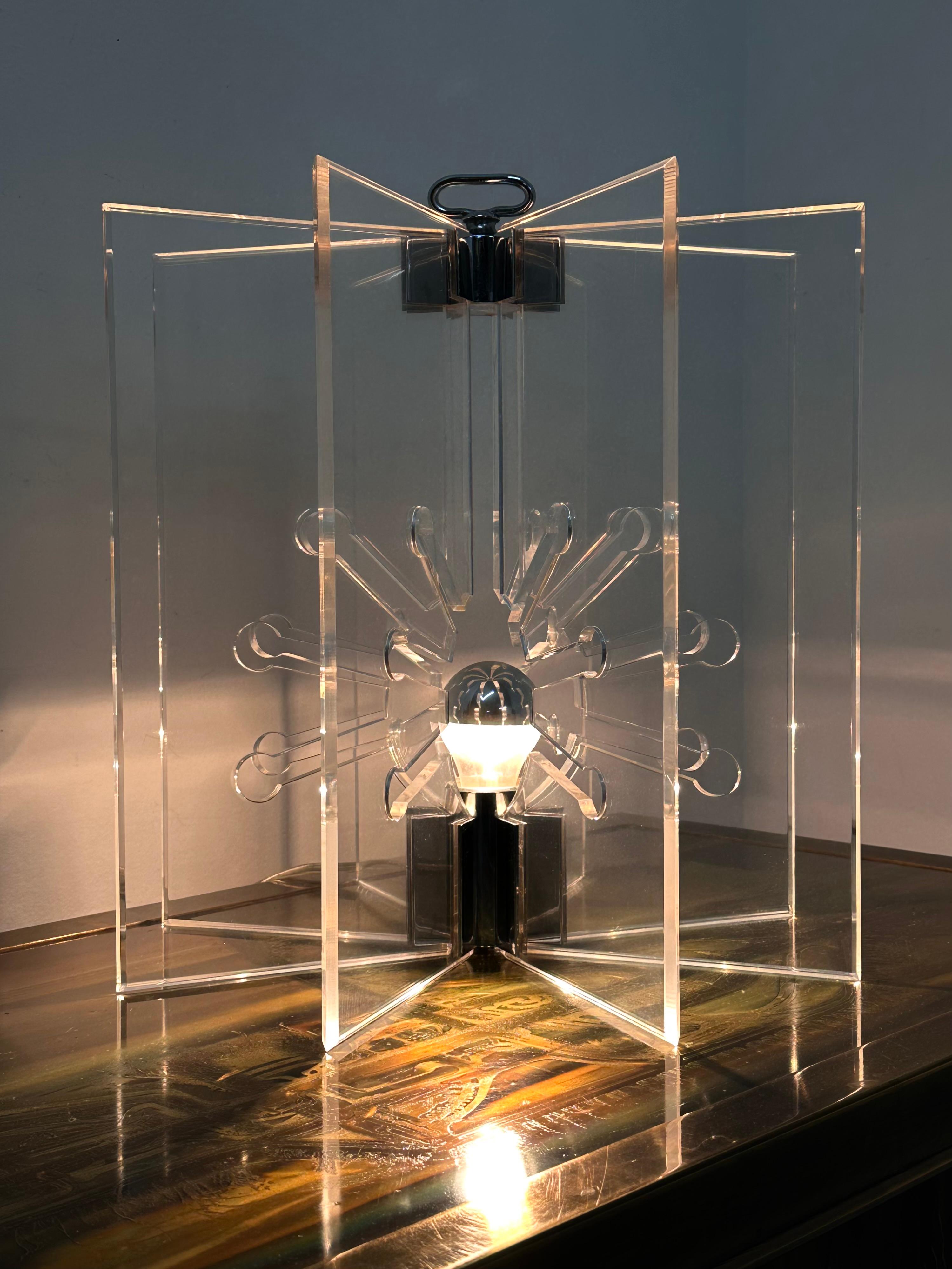Franco Albini & Franca Helg Model 524 Sculptural Lucite Chrome Lamp Arteluce  In Good Condition For Sale In Troy, MI
