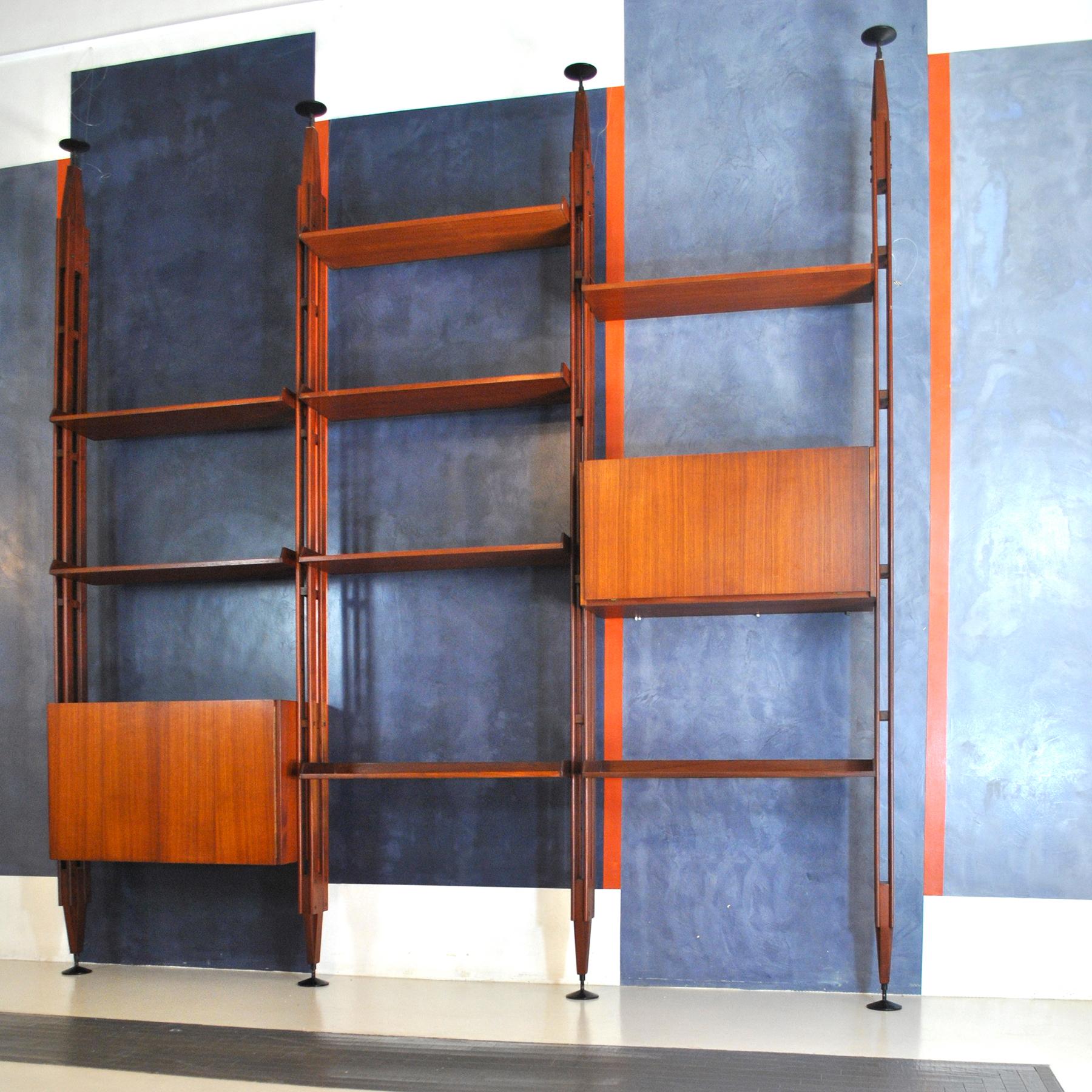Franco Albini Italian Midcentury Bookcase Model LB7 In Good Condition In bari, IT