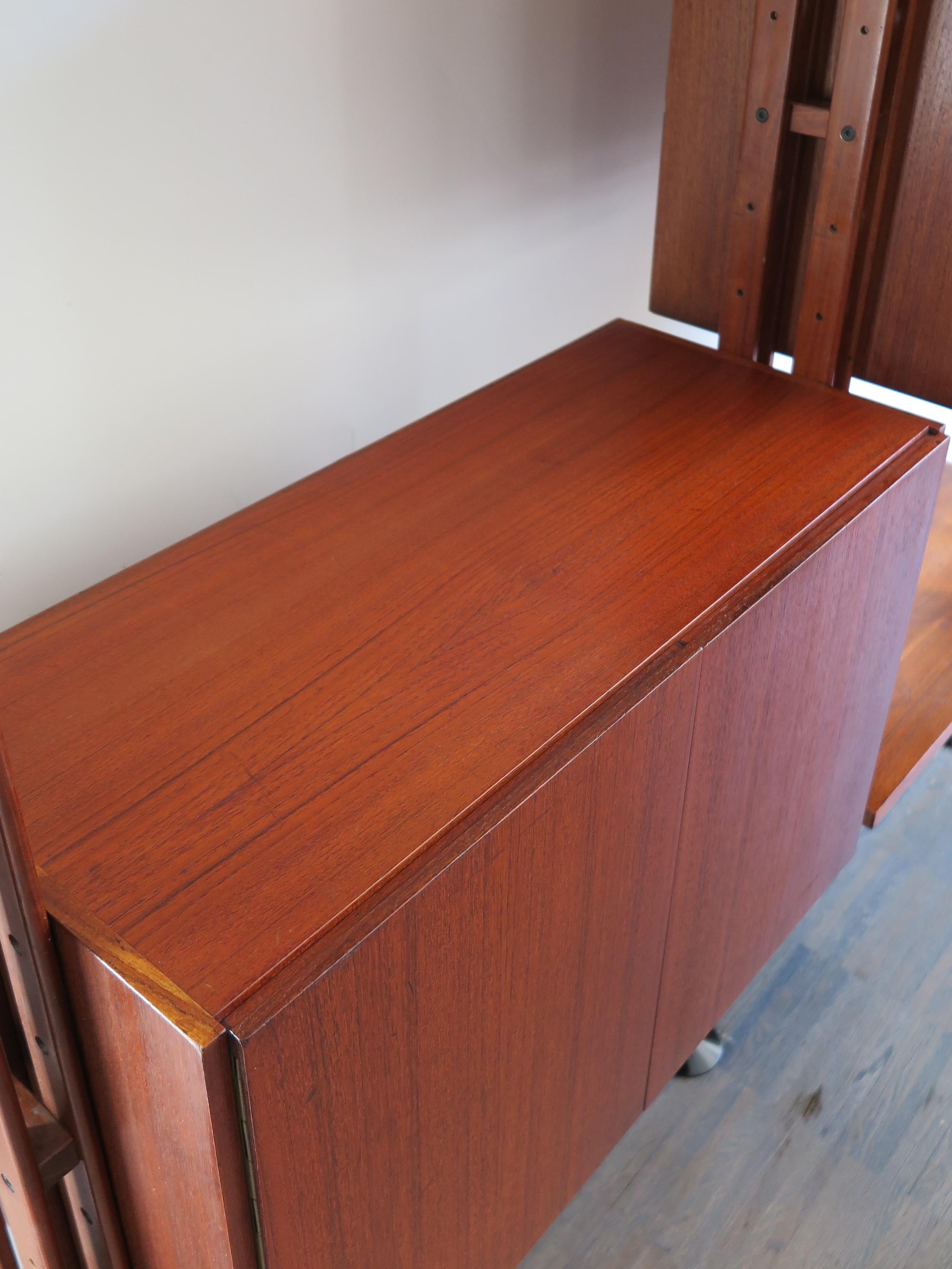 Franco Albini Italian Midcentury Wood Bookcase LB7 for Poggi, 1950s 6
