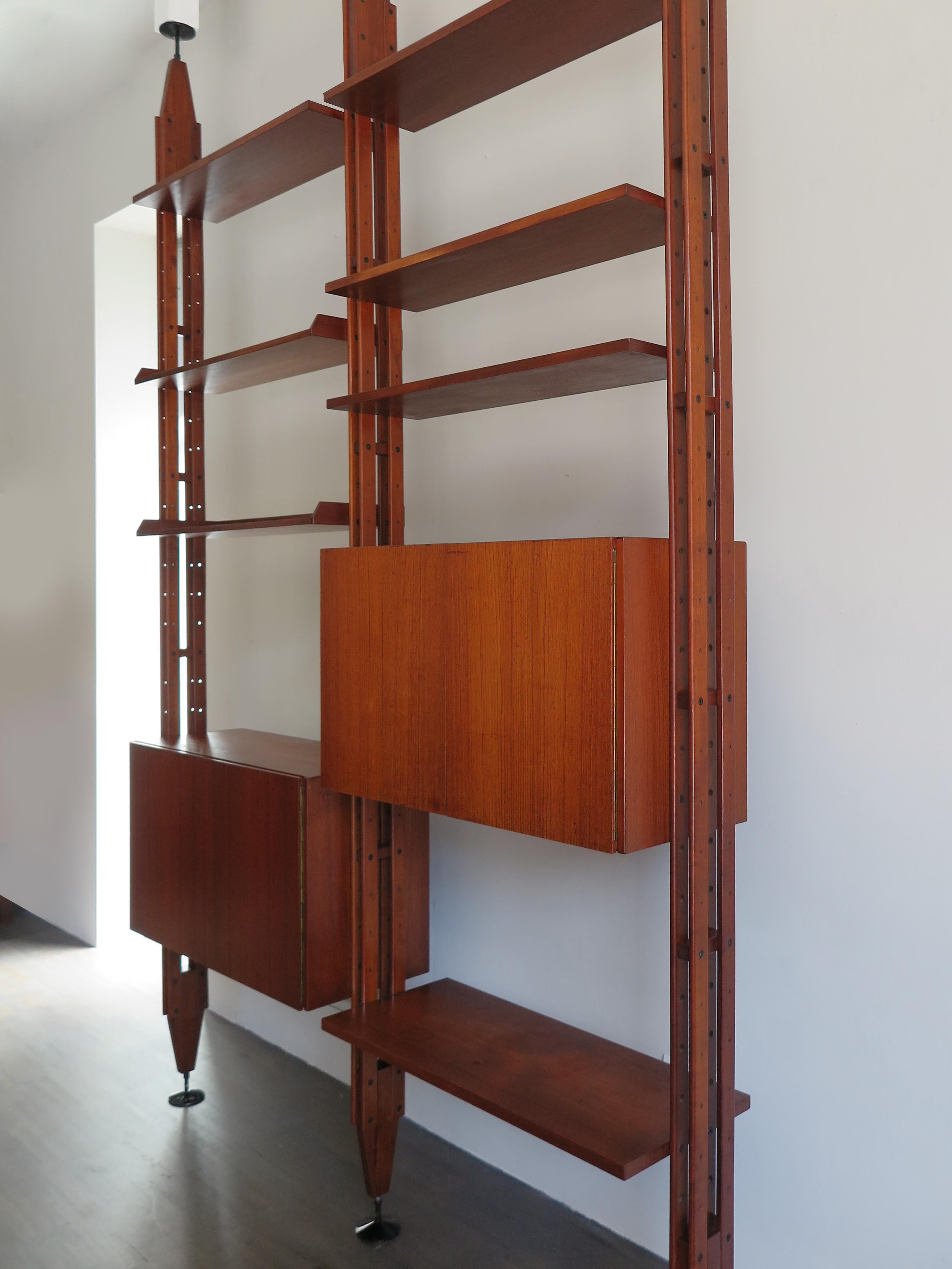 Mid-Century Modern Franco Albini Italian Midcentury Wood Bookcase LB7 for Poggi, 1950s