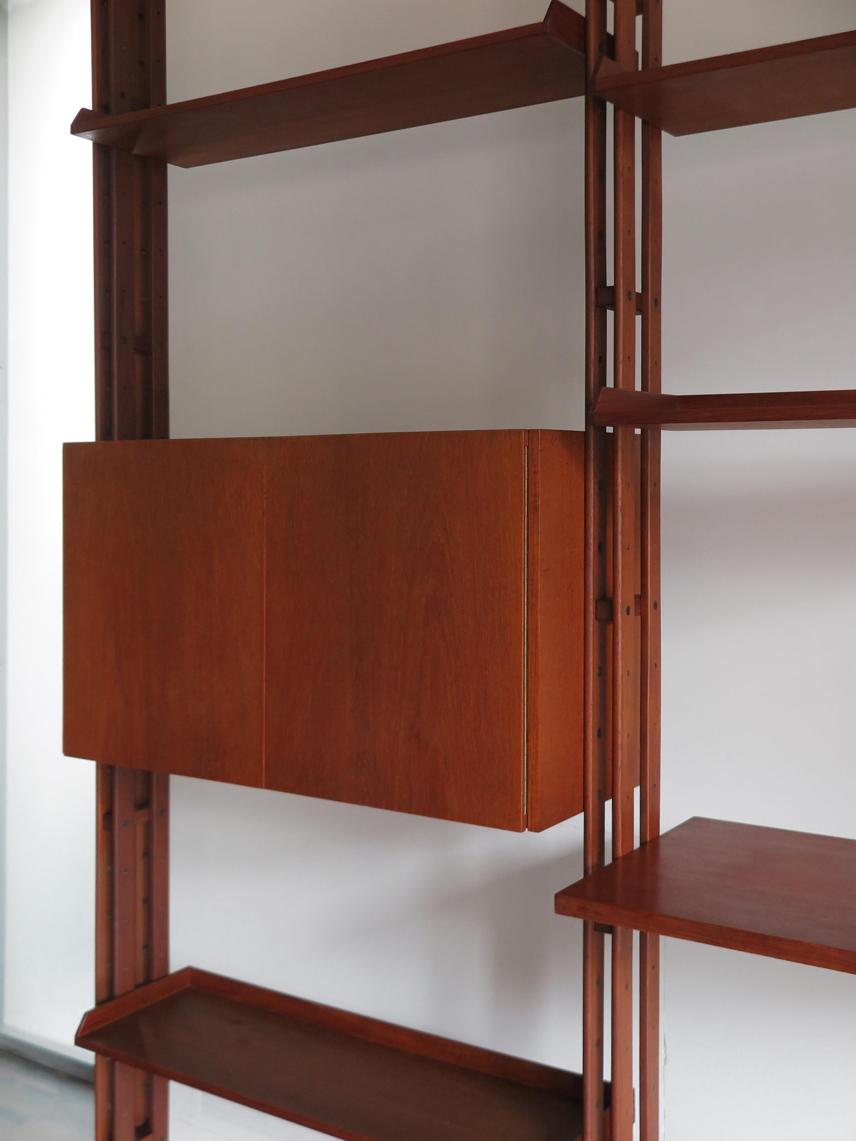 Mid-Century Modern Franco Albini Italian Midcentury Wood Bookcase LB7 for Poggi, 1950s