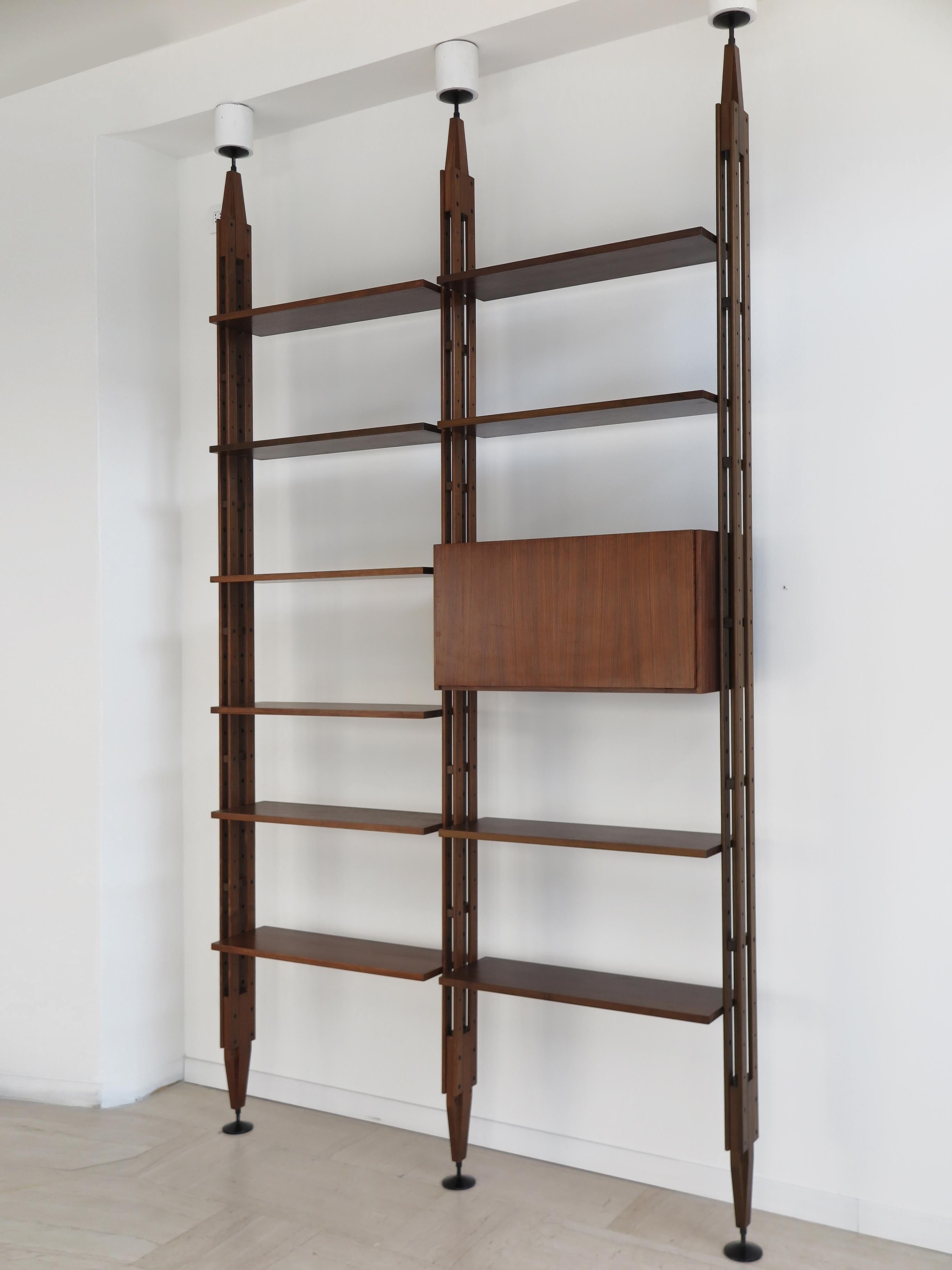 Veneer Franco Albini Italian Midcentury Wood Bookcase Lb7 for Poggi, 1950s