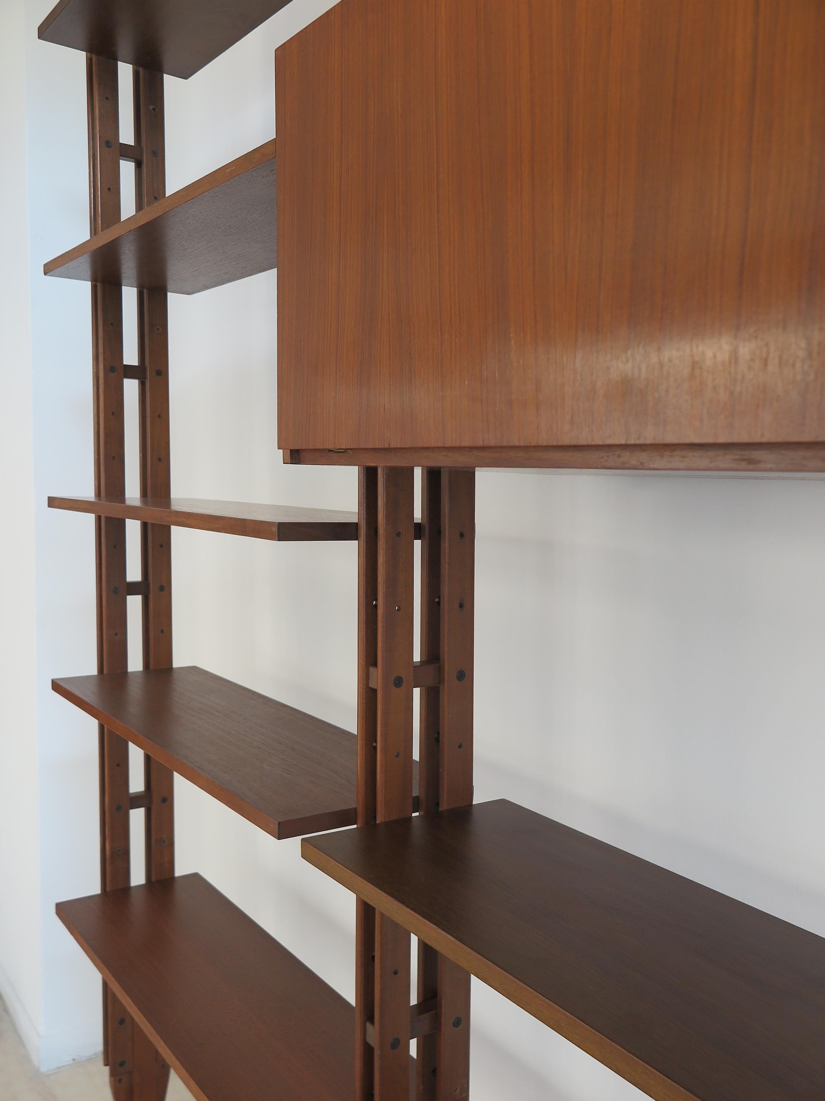 Mid-20th Century Franco Albini Italian Midcentury Wood Bookcase Lb7 for Poggi, 1950s