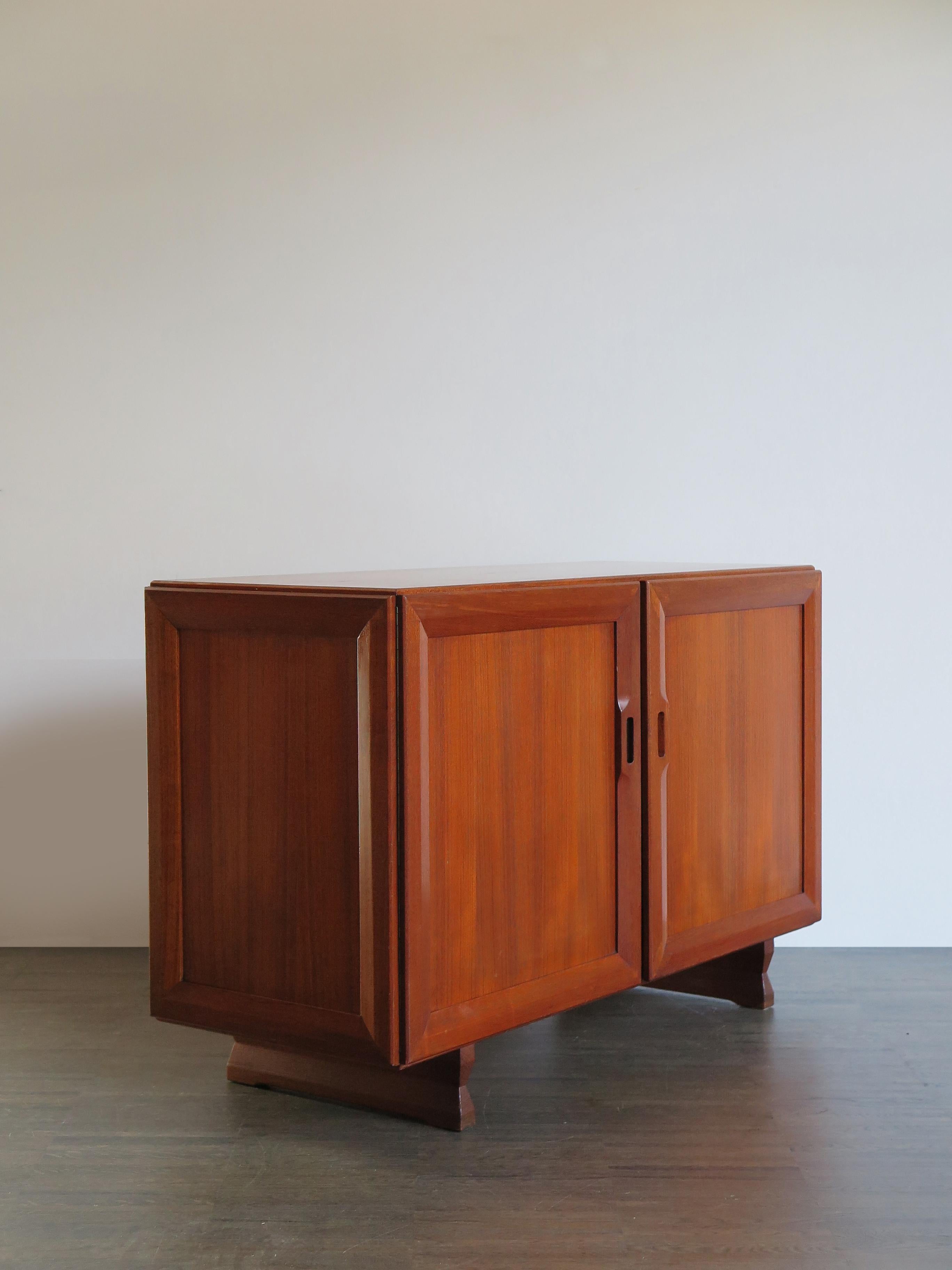 Italian wood sideboard designed by Franco Albini and produced by Poggi Pavia,
two-door model with wood veneer, feet, door frames and details in solid wood, 1950s

Bibliography:
G. Gramigna, Italian Design 1950 - 2000, Vol I, Turin 2003, p.