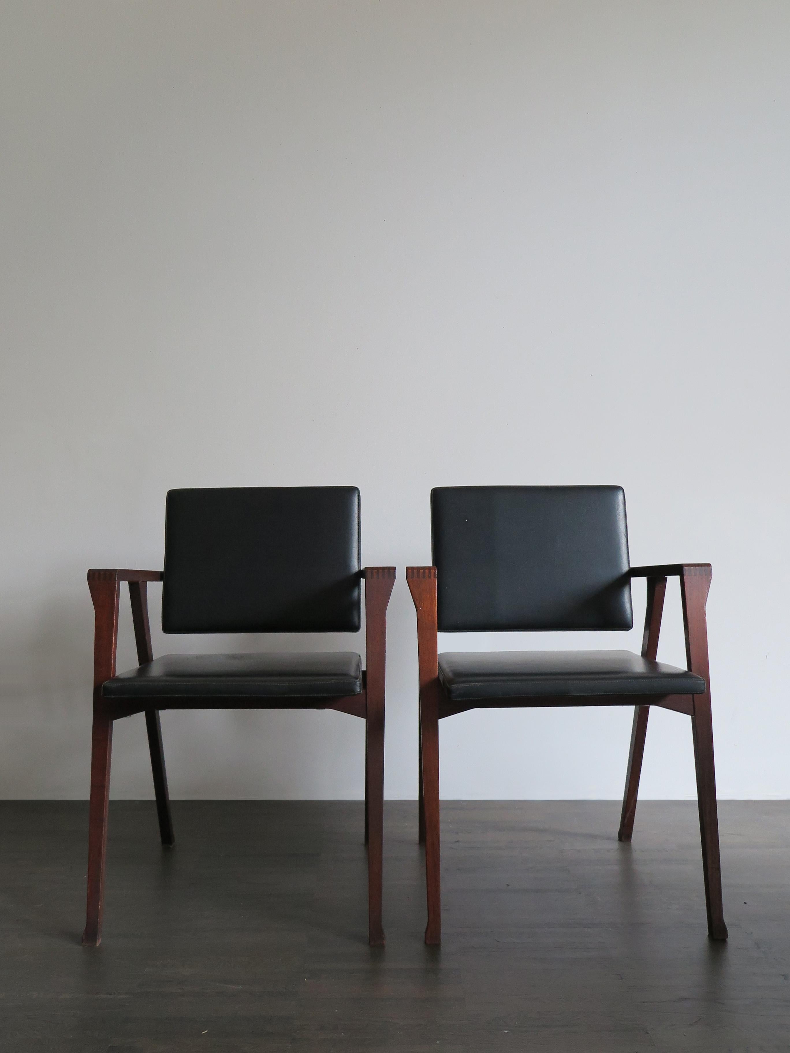 Couple of famous and amazing wood and leather armchairs model Luisa designed by Italian designer Franco Albini and produced by Poggi Pavia from 1955.
Please note that the items are original of the period and this shows normal signs of age and