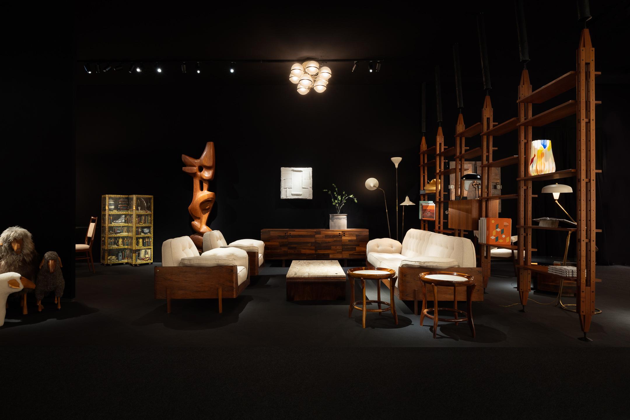 Bibliothèque modulaire Larrge modèle LB7 conçue par Franco Albini et fabriquée par Piggi, Italie 1957. La bibliothèque LB7, également connue sous le nom de bibliothèque Infinito, représente le design futuriste des années 1950. Cette bibliothèque