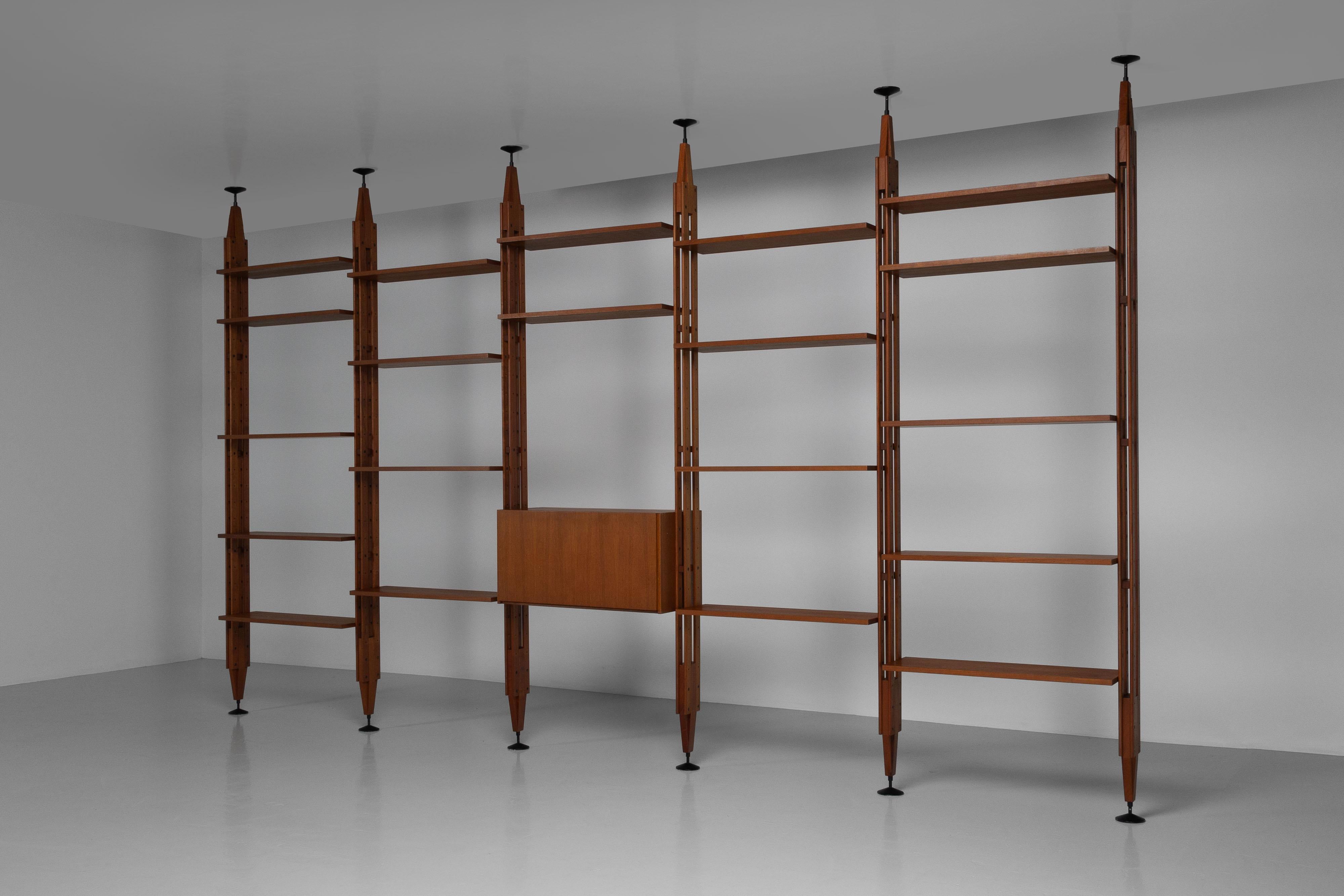 Bibliothèque infinito Franco Albini LB7 Poggi Italie 1957 Bon état à Roosendaal, Noord Brabant