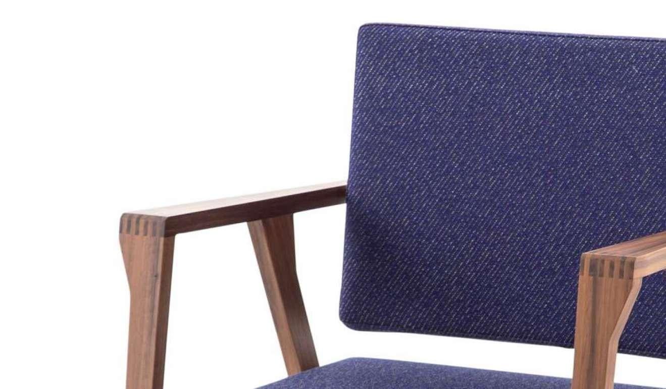 Chaise conçue par Franco Albini en 1953. Relancé en 2013. Fabriqué par Cassina en Italie. Le prix indiqué s'applique à la chaise telle qu'elle apparaît sur la première photo.