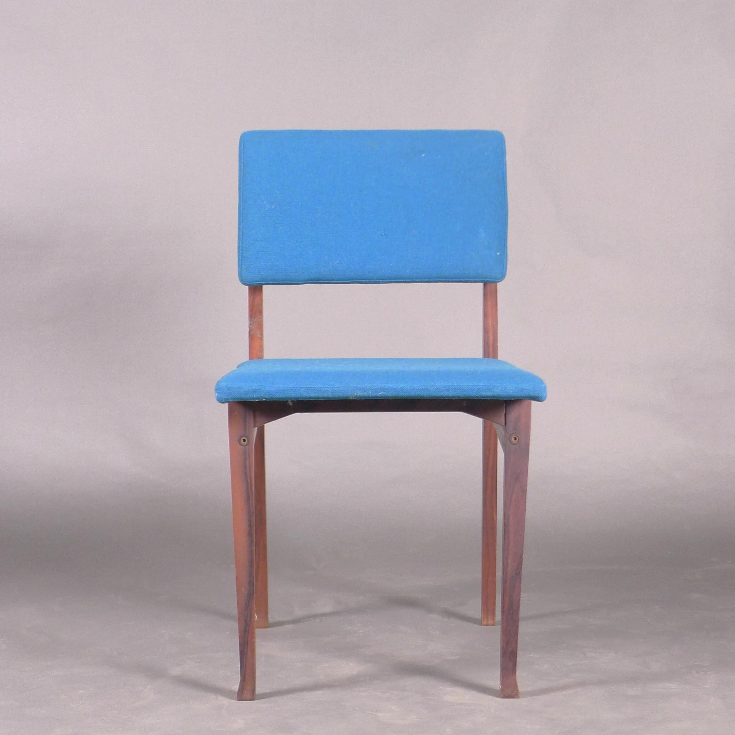 Designed by Franco Albini and Franca Helg and manufactured in Italy by Poggi in the late 1950s, the Luisa and Luisella chairs have become icons of Italian mid-century design.

The frame is in beautiful walnut, with knuckle joints and diamond motif