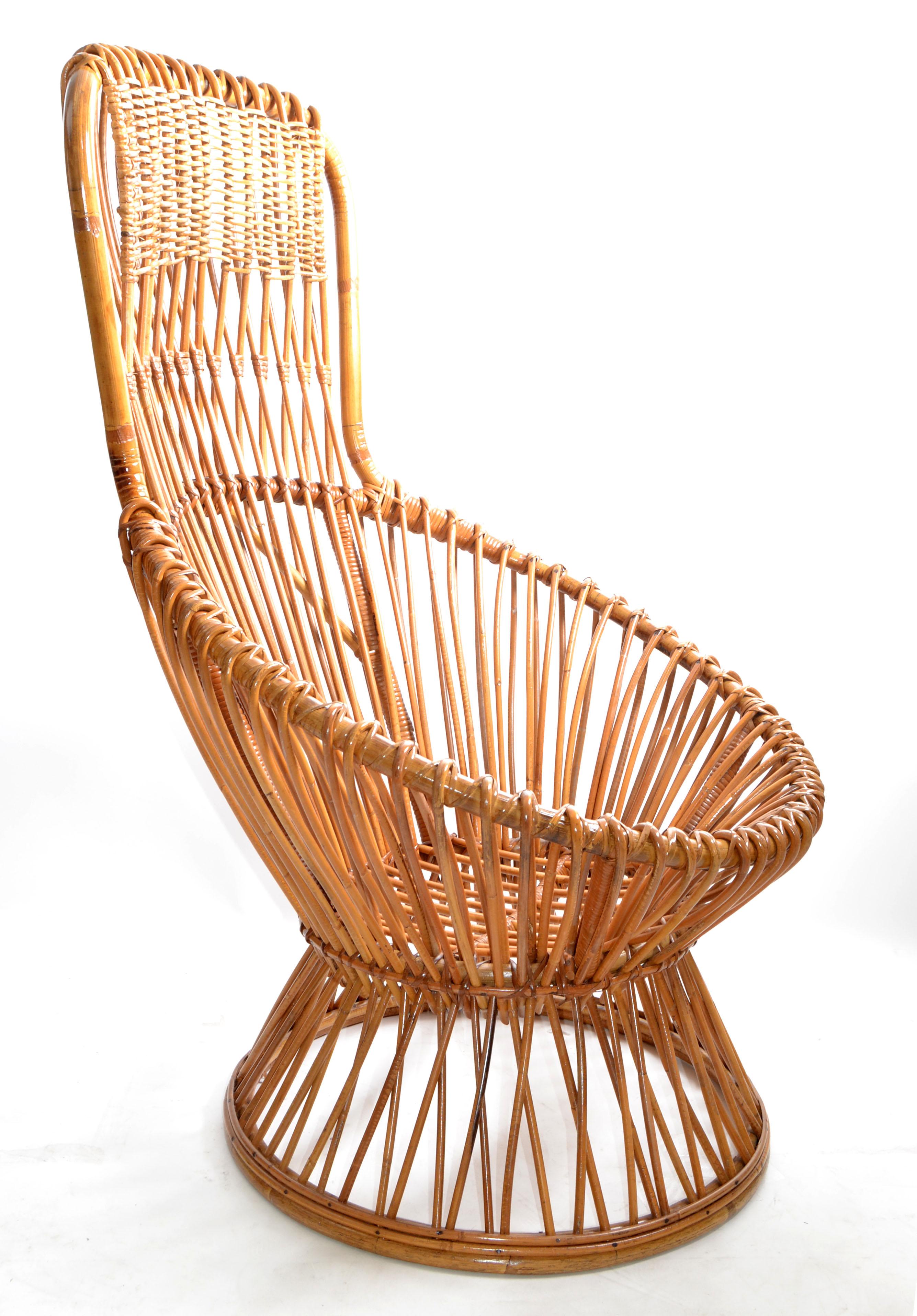 Vintage Franco Albini Margherita Chair round handwoven rattan, wicker high back chair for Vittorio Bonacina.
Exemplary construction, woven ties are firmly linked.
An iconic design Classic made in Italy.