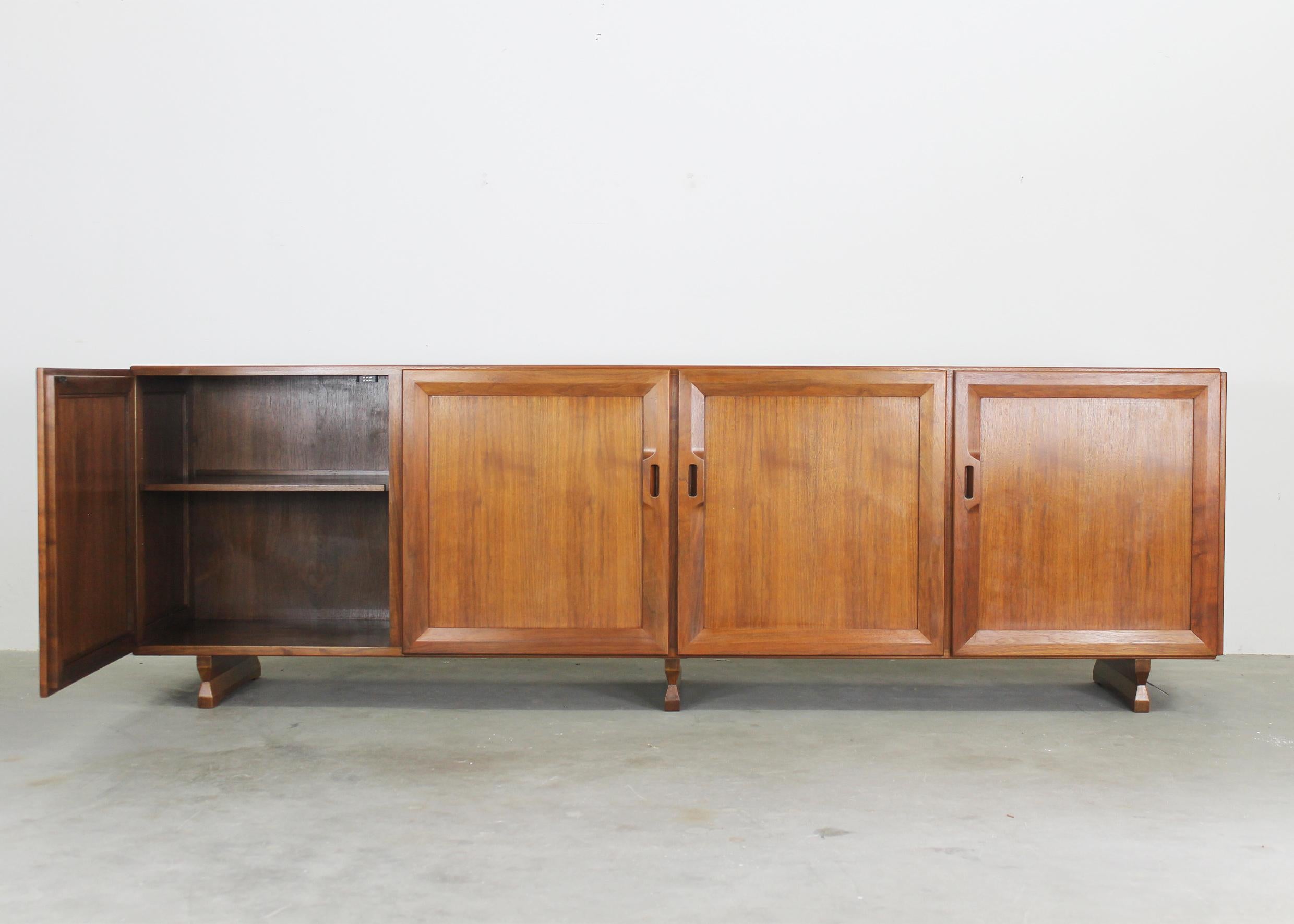Mid-Century Modern Franco Albini MB15 Large Sideboard with Four-Doors Panels in Wood by Poggi 1950s For Sale