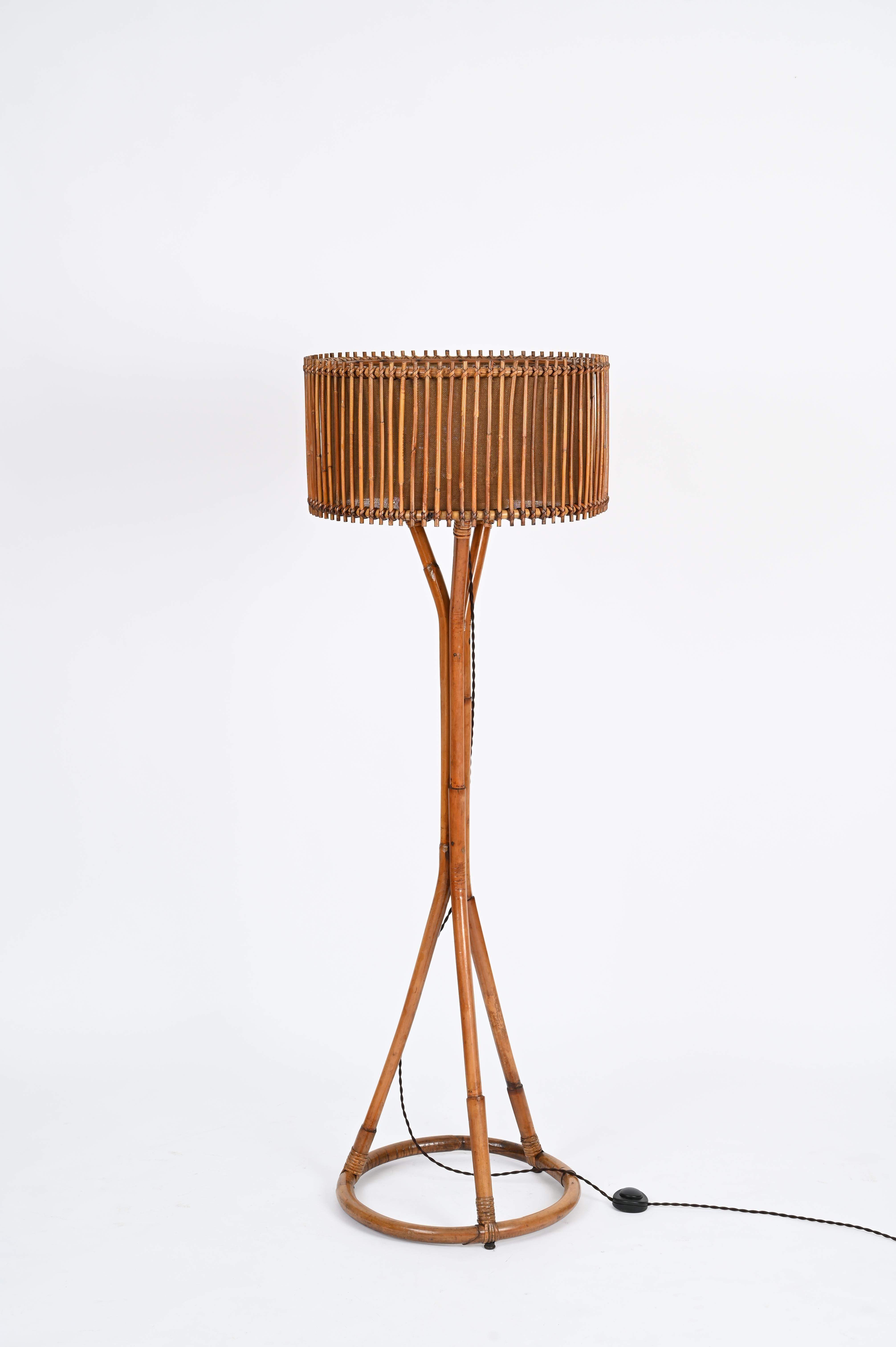 Italiano Franco Albini Lampada da terra di metà secolo in bambù e rattan, vimini, Italia anni '60 in vendita