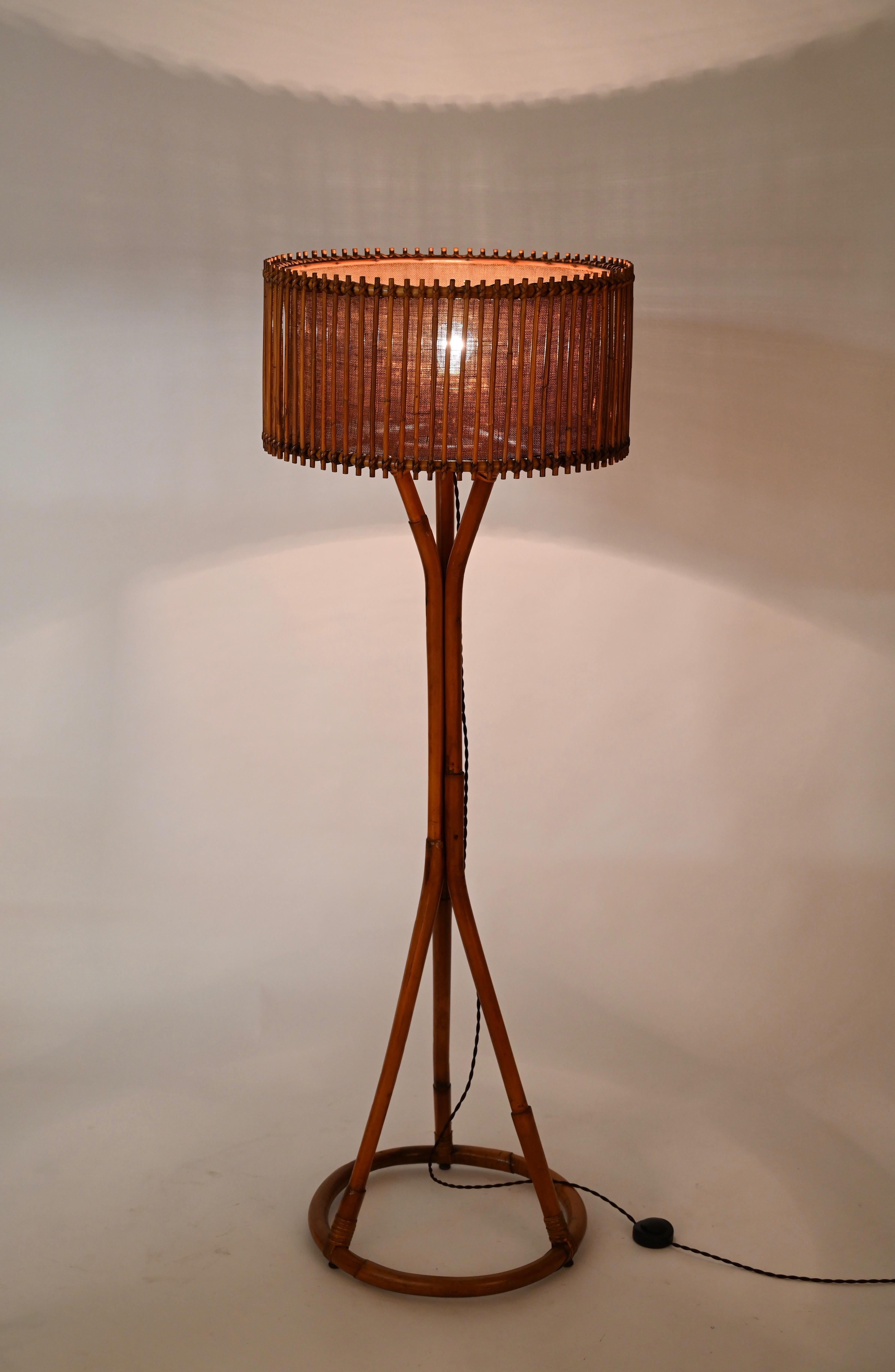 Franco Albini Lampada da terra di metà secolo in bambù e rattan, vimini, Italia anni '60 in vendita 1