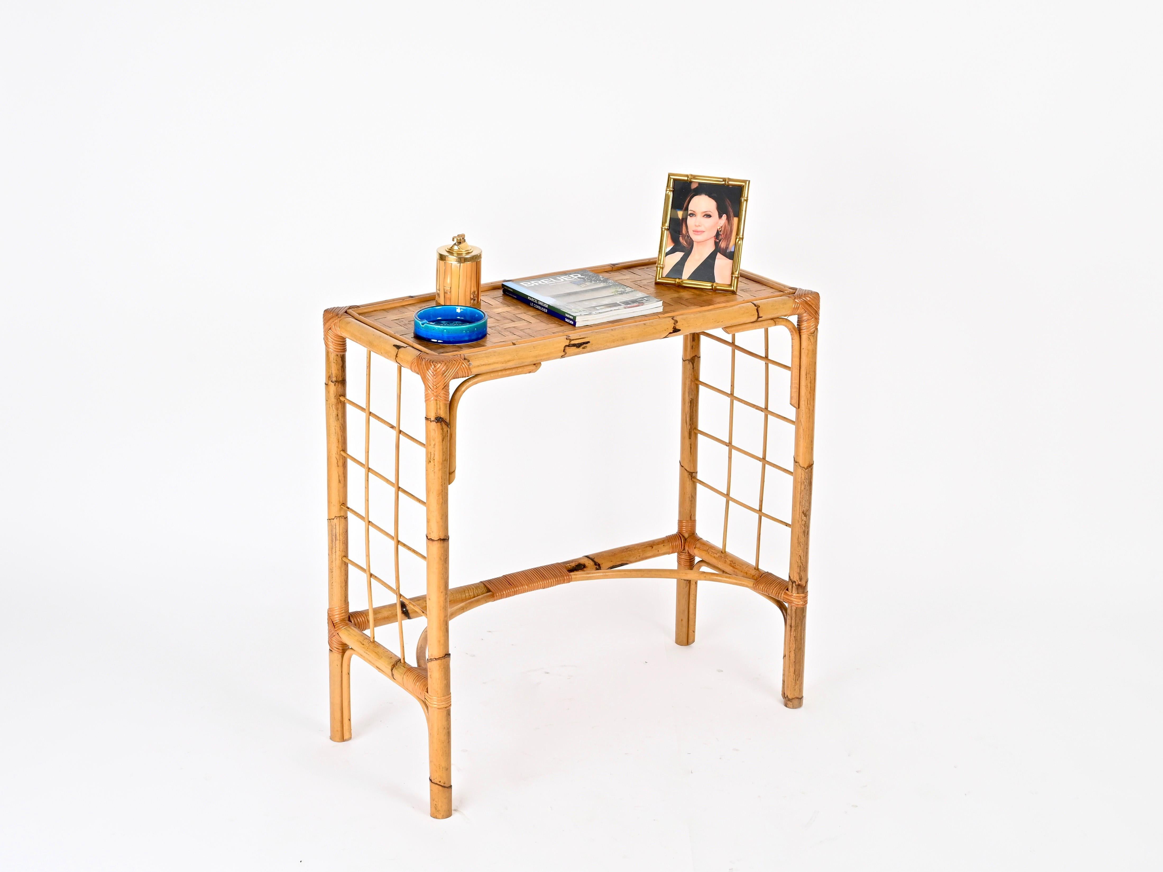Stunning mid-century console table fully made of bamboo, rattan, and hand-woven wicker. This delightful organic piece was designed by the mastery of Franco Albini and produced in Italy during the 1970s.

In fabulous condition and featuring a