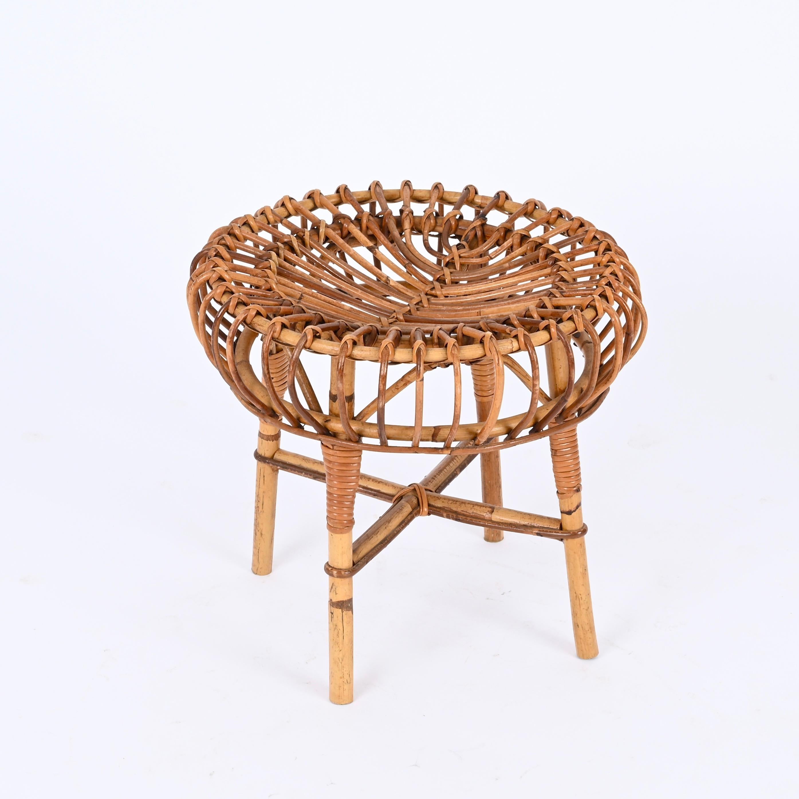 pouf in rattan