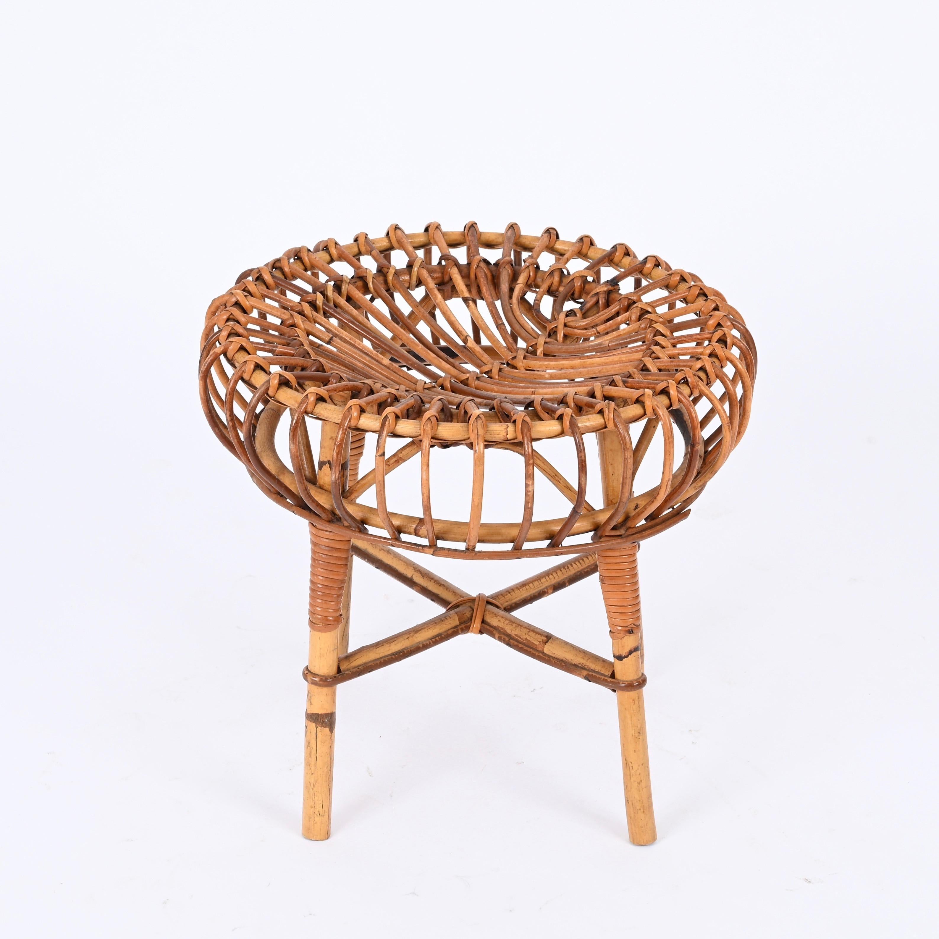 Fatto a mano Sgabello Pouf rotondo in vimini e rattan Franco Albini, Italia, 1960 in vendita