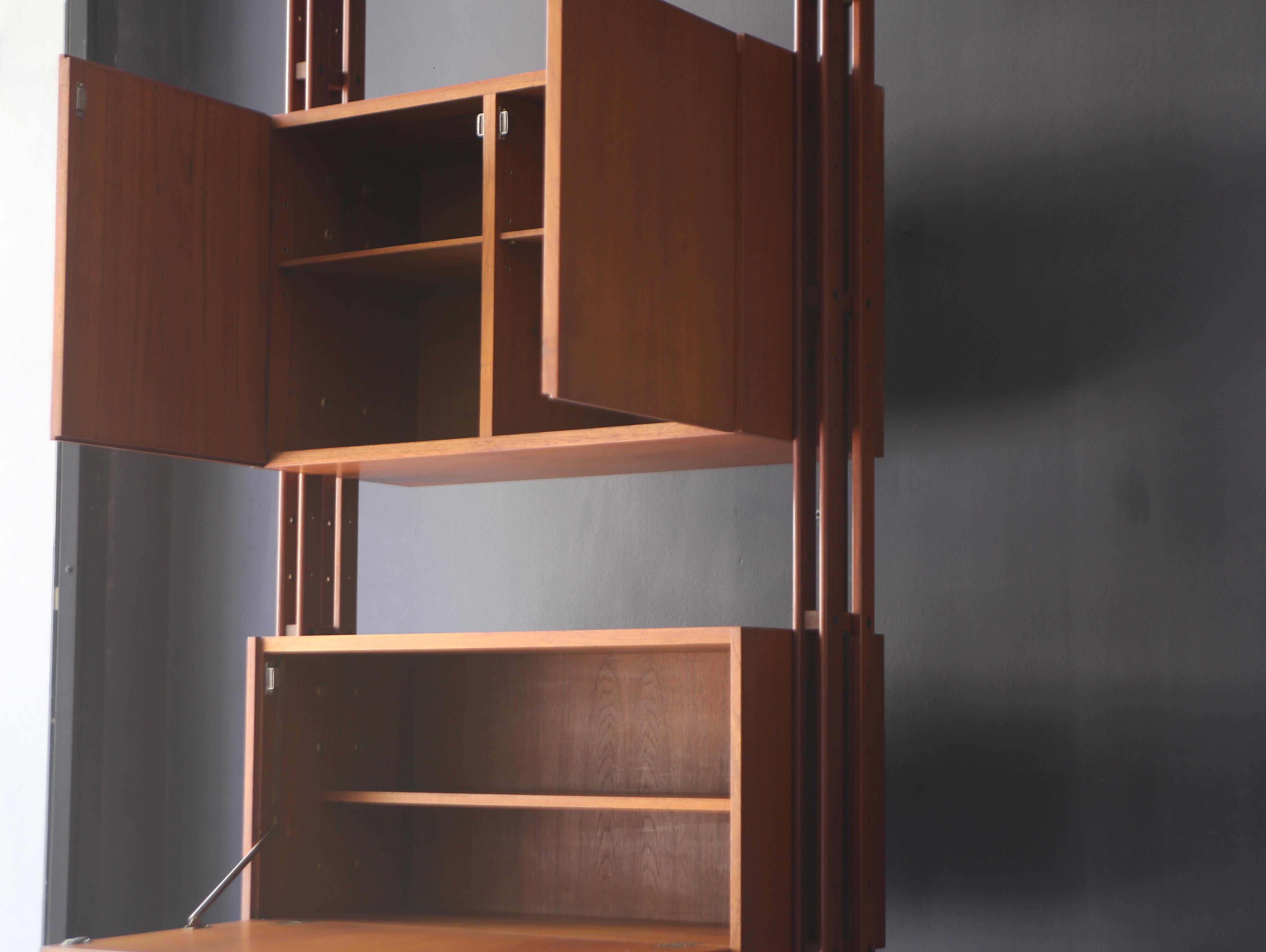 Mid-Century moderno Franco Albini Modular bookcase model “LB7” Production Poggi Pavia 1957 in vendita