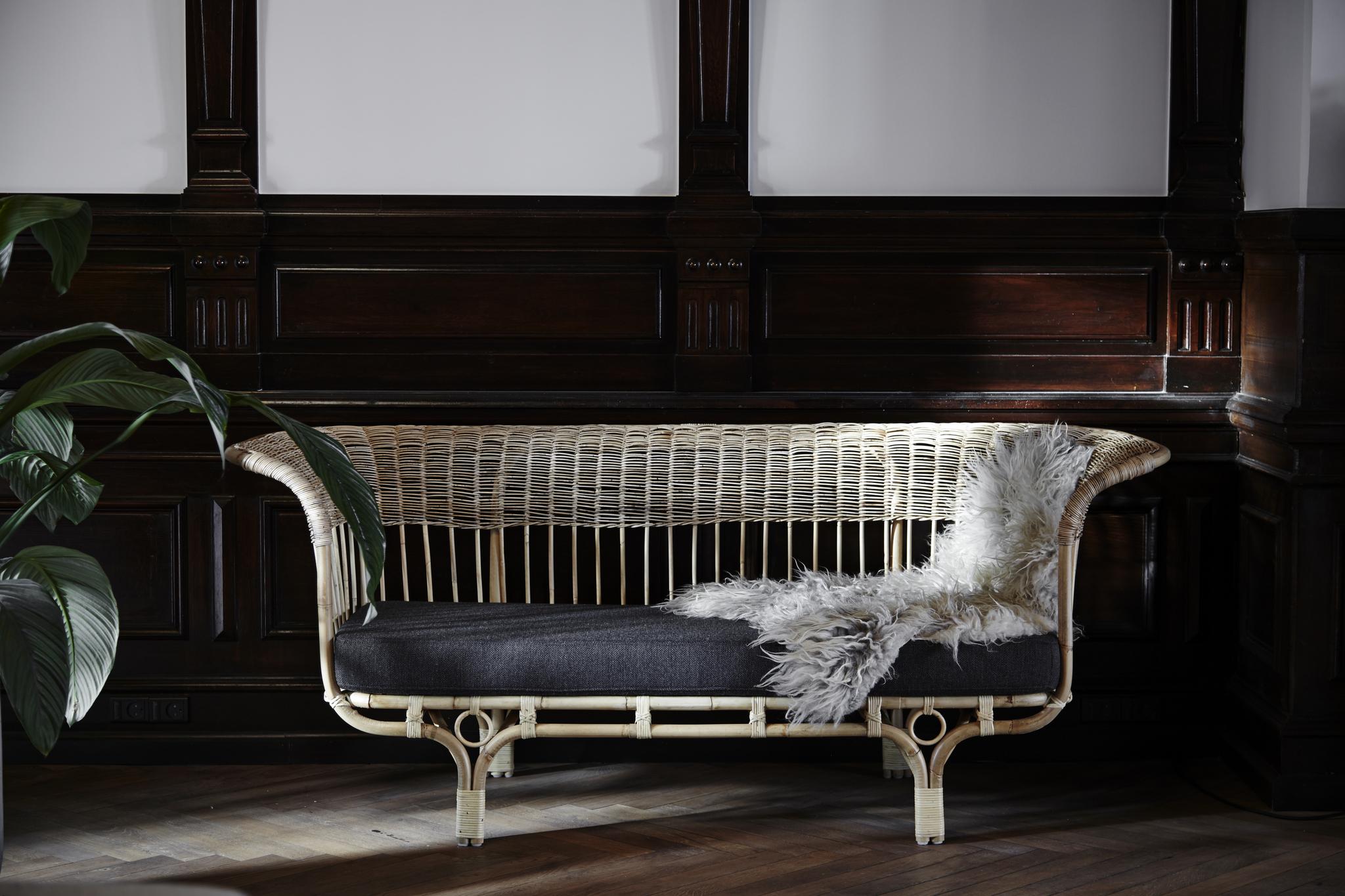 Franco Albini designed the original Belladonna Sofa made of rattan in 1951. This striking, sculptural rattan lounge sofa is truly an original and elegant work of art. With our Icons collection we revitalize iconic pieces of furniture from some of