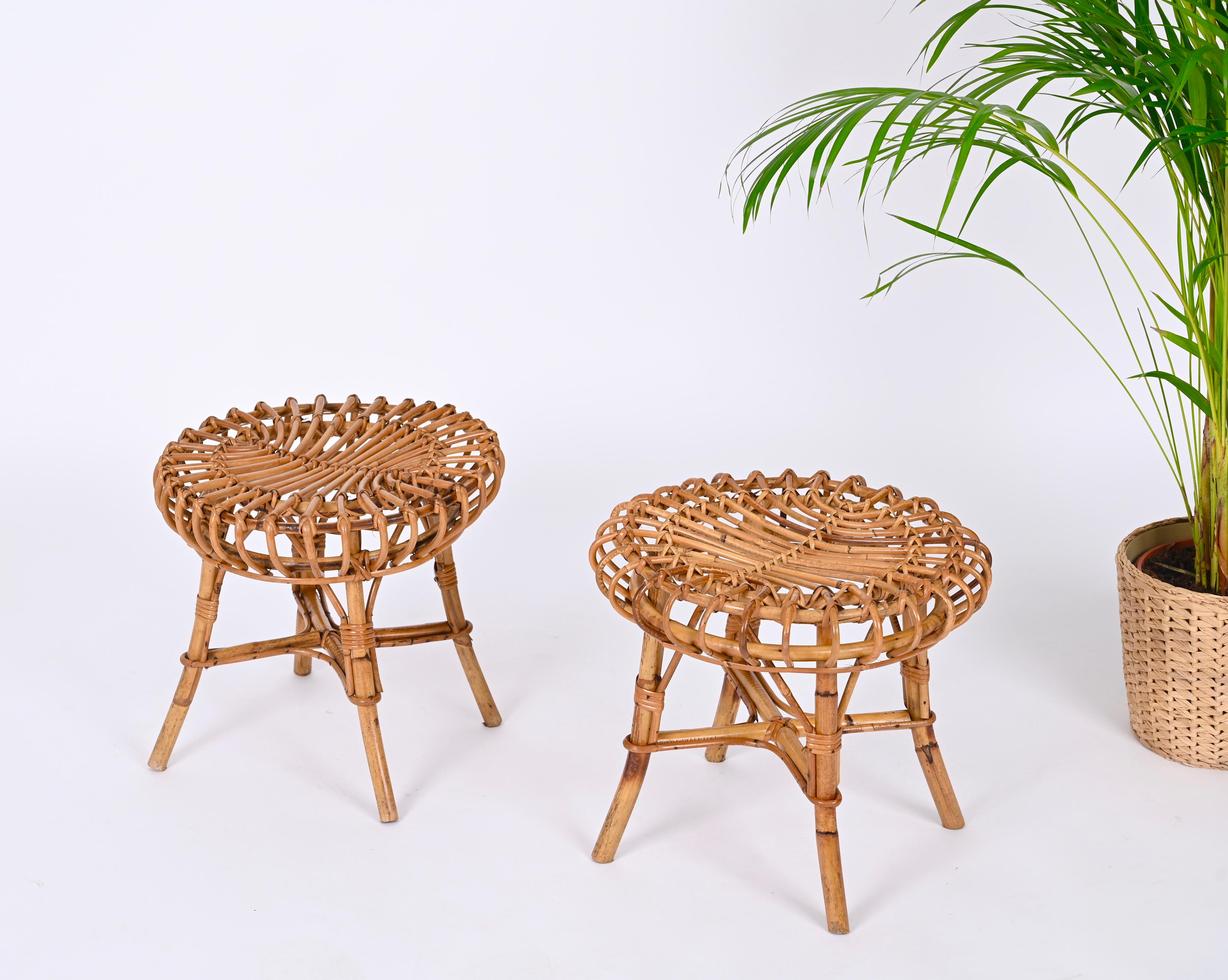 Fantastic pair of midcentury round stools in bamboo and rattan. Franco Albini designed them in Italy during the 1960s.

The poufs feature a beautiful combination of curved bamboo, rattan and wicker. Fully handcrafted with perfect proportions, this