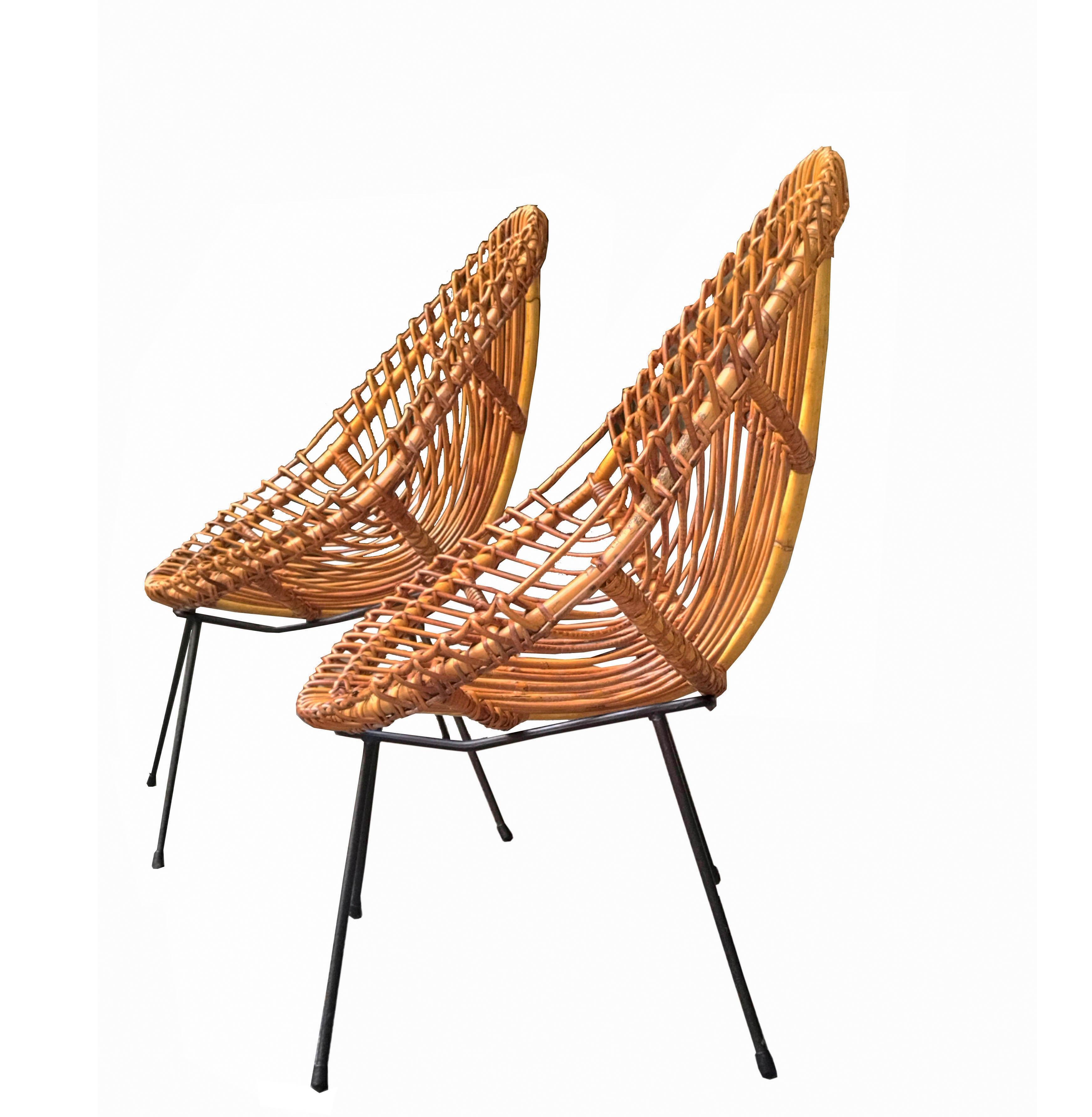 Pair of armchairs designed by Franco Albini in the 1960s. Light and comfortable rattan shell-shaped seats. Black lacquered tubular metal base. 