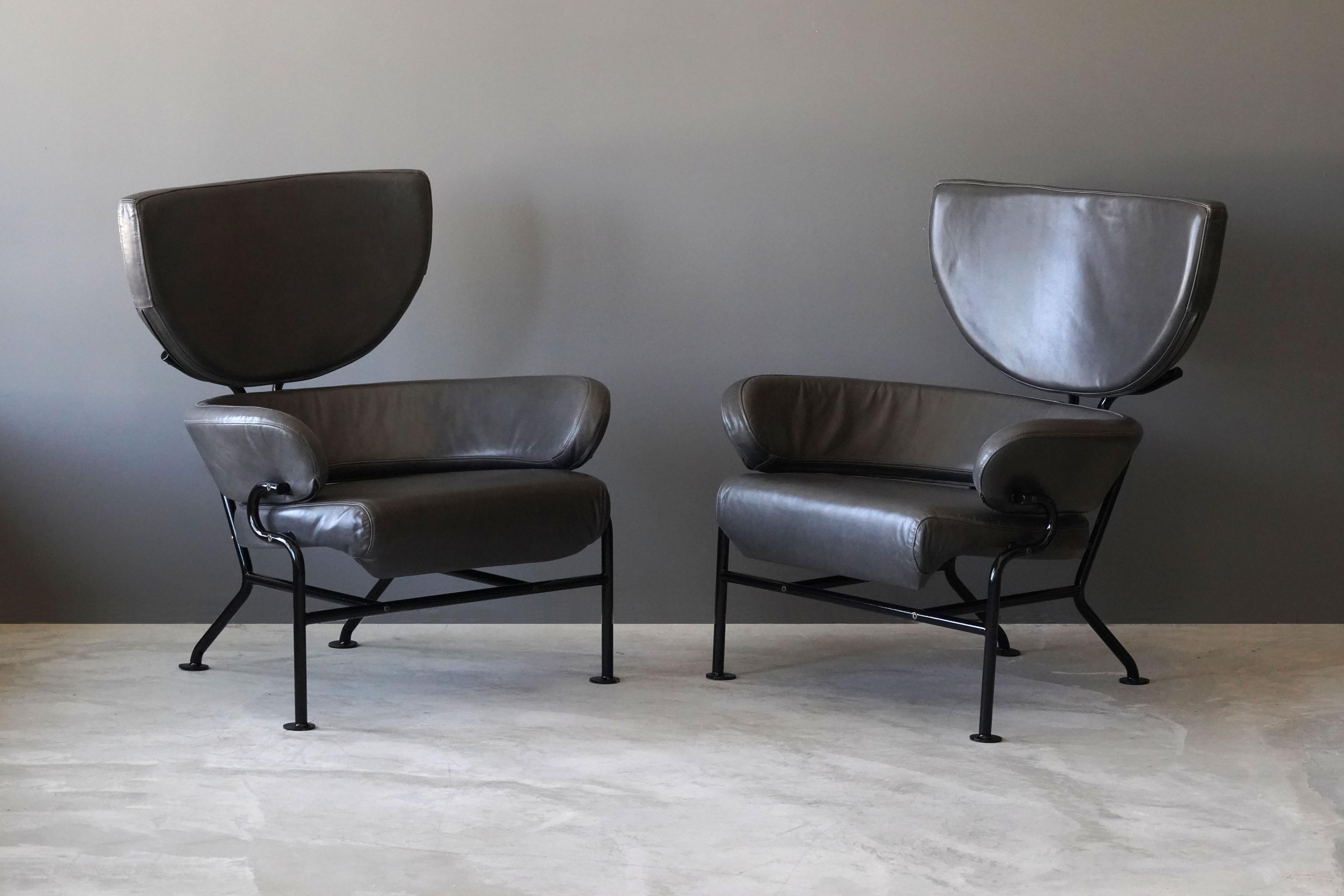 A pair of beautiful and comfortable lounge chairs by famous Italian modernist Franco Albini and Franca Helg

