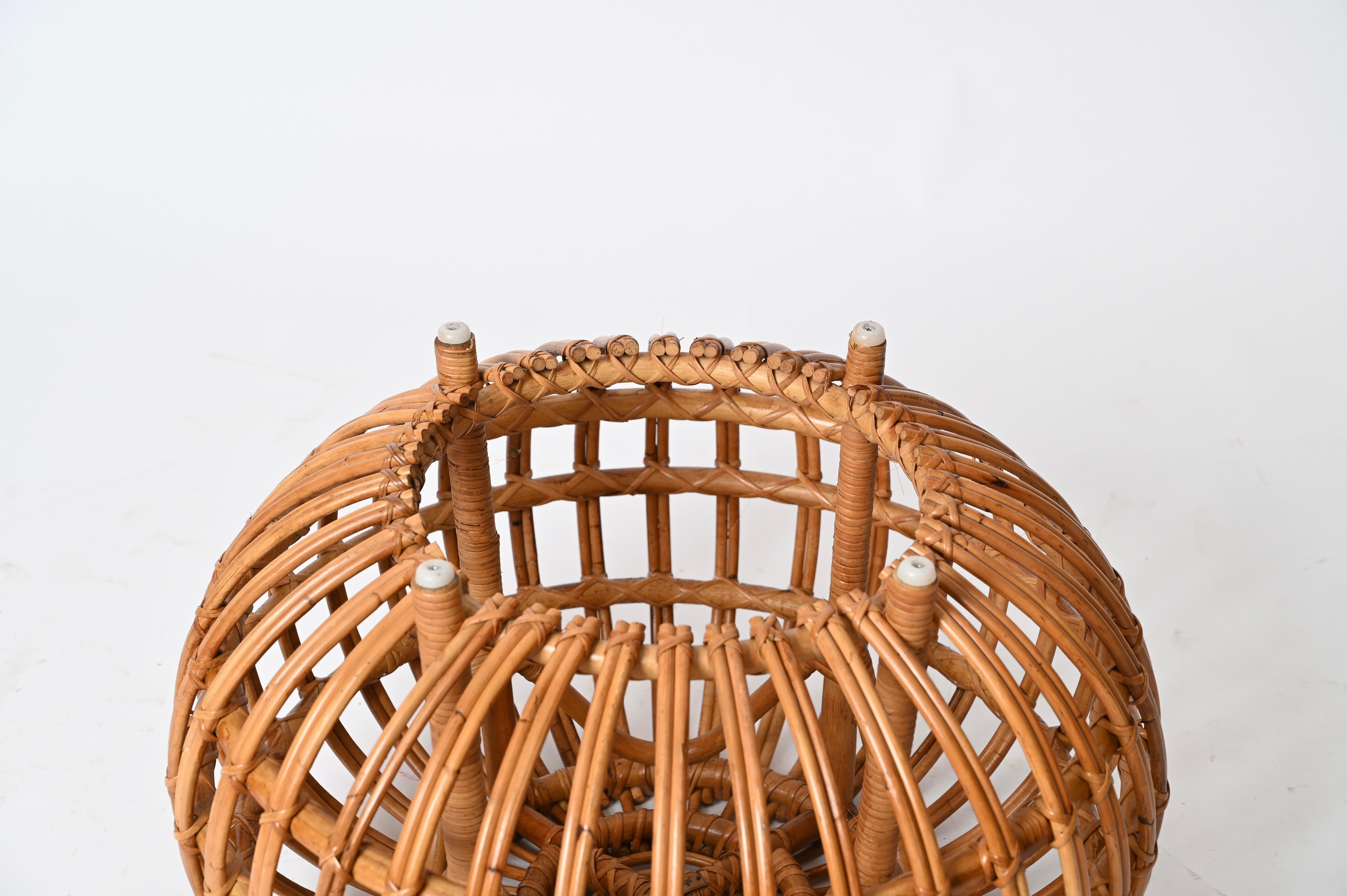 Franco Albini Taburete puf de ratán curvado, bambú y mimbre, Italia Años 60 en venta 2