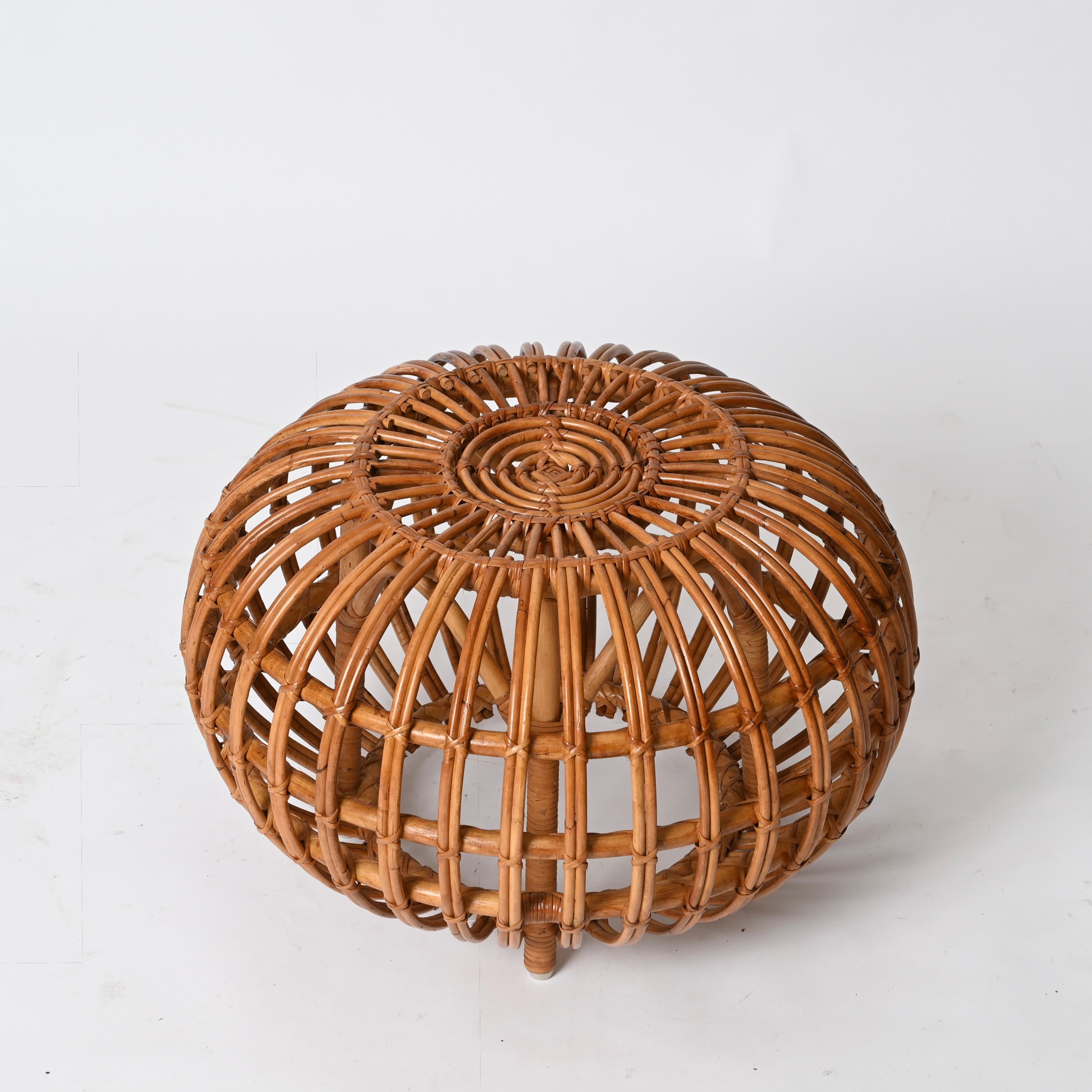 Franco Albini Taburete puf de ratán curvado, bambú y mimbre, Italia Años 60 Bambú en venta