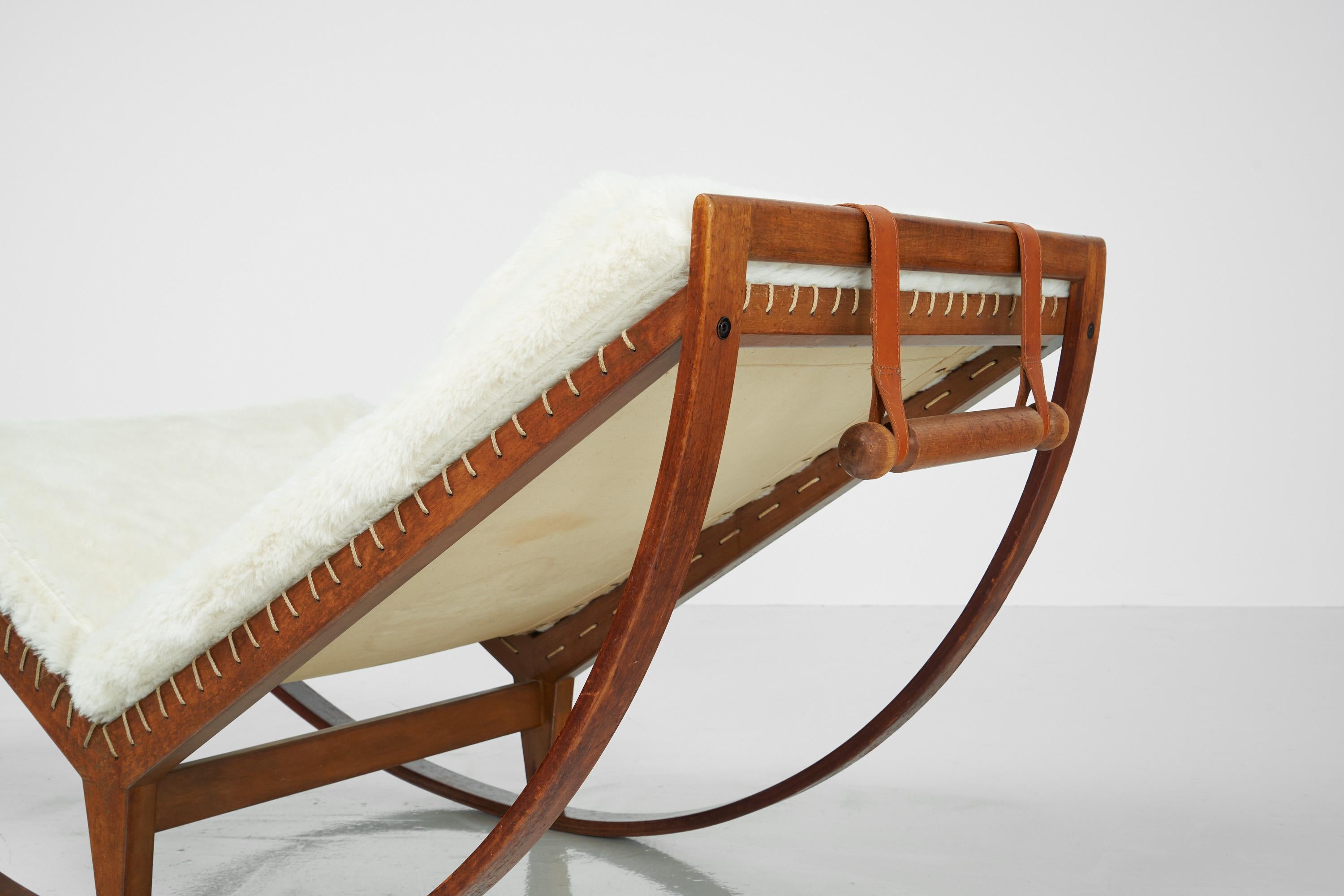 Iconic designed rocking chair model PS16 designed by Franco Albini and manufactured by Poggi, Italy 1959. This is a beautiful, comfortable and important piece of mid 20th century modern design designed by one of the biggest designers Italy had in