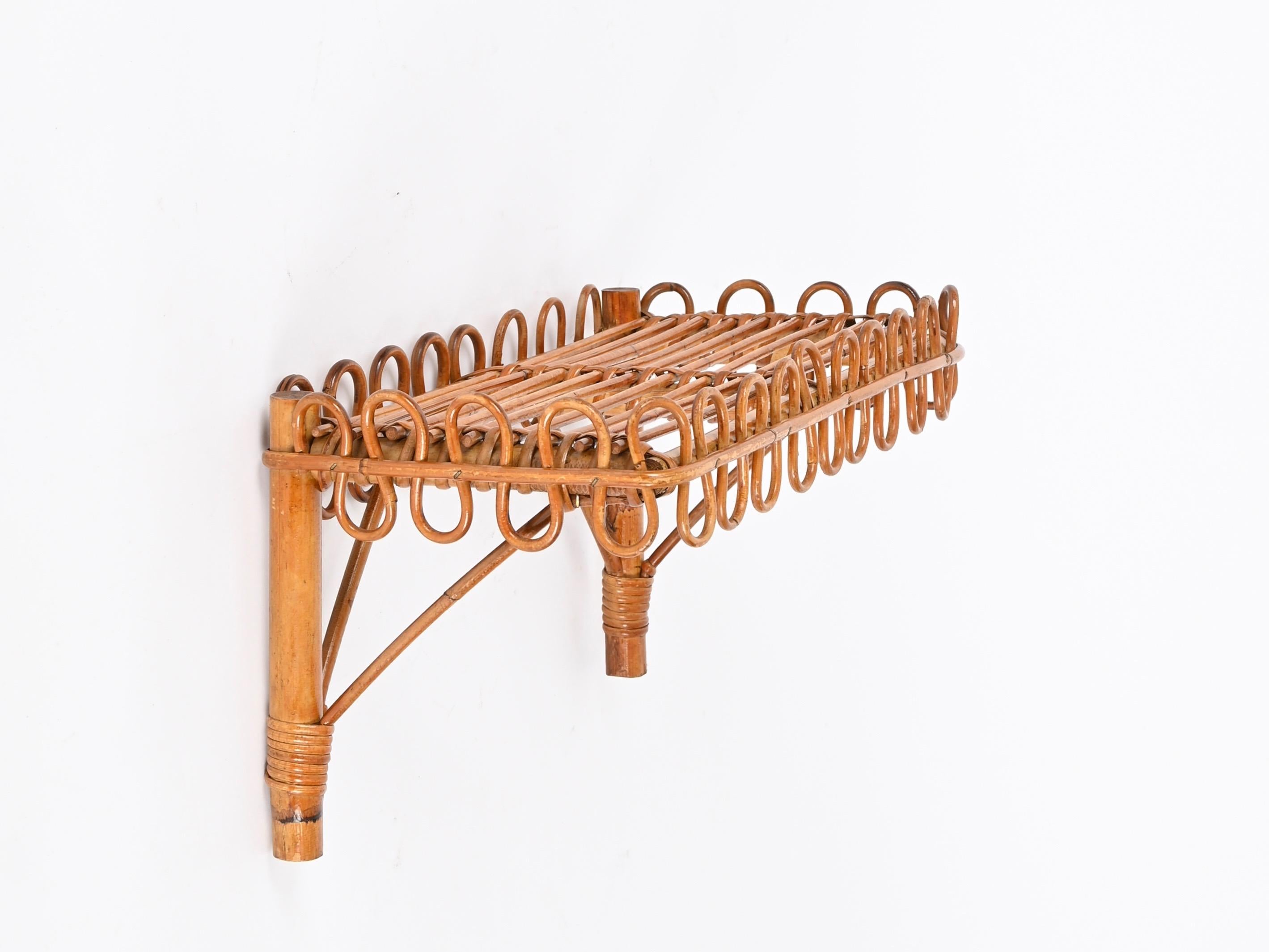 Fatto a mano Franco Albini Scaffale da parete in rattan e bambù, Italia 1960s in vendita