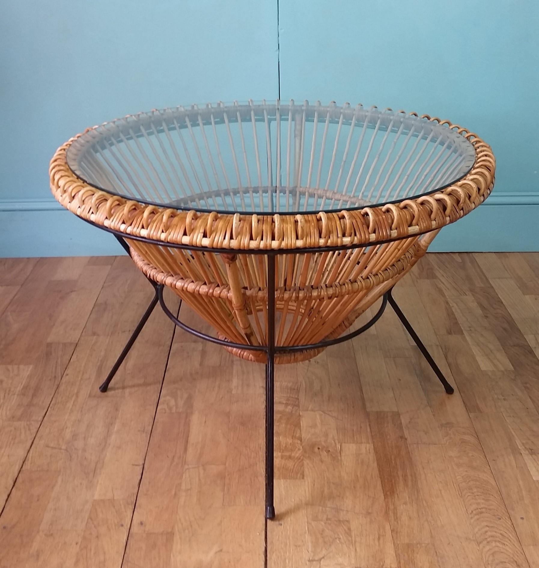 The iconic Franco Albini designed coffee table circa 1960's
Steel base in original factory black finish with Rattan frame and glass top all in lovely mid century condition.
In full working order with no chips or damage to the lift out glass