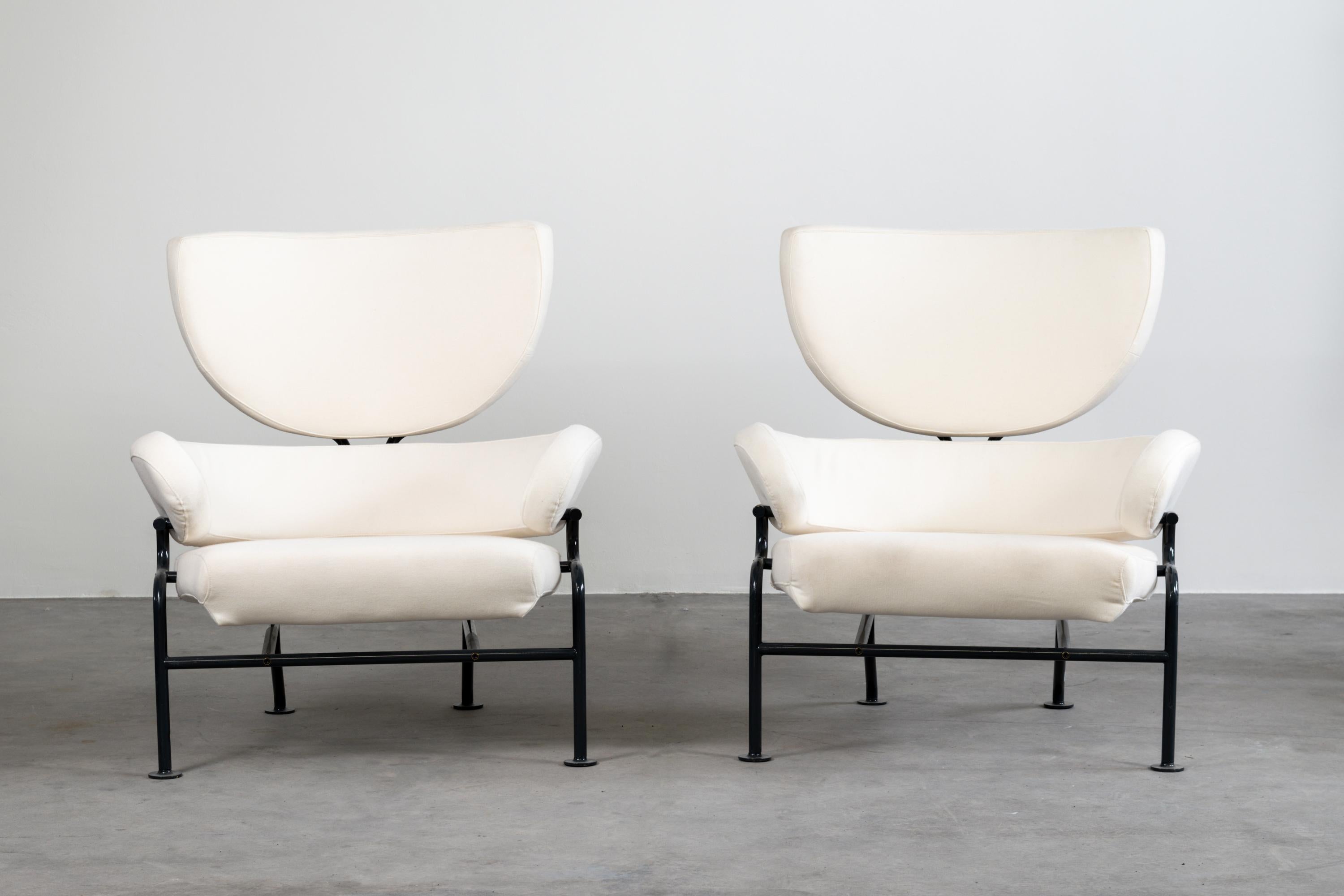 Set of two beautiful PL19 (also know as Tre pezzi) armchairs with Enameled steel tube structure, upholstered in white fabric.
Designed by Franco Albini & Franca Helg for Poggi, Pavia.
Late 1950s.
  
