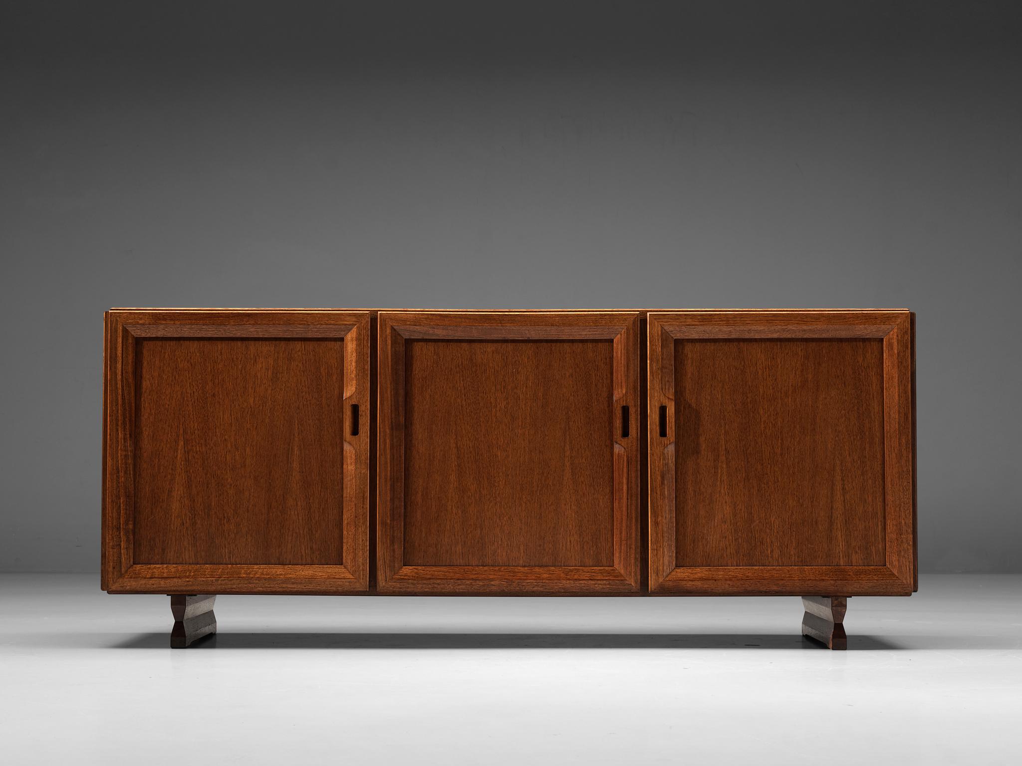 Franco Albini for Poggi, sideboard MB 51, teak, Italy, 1950

Well-designed long sideboard by Franco Albini for Poggi, which features a simplistic design with sharp lines. This modern sideboard has four compartments which you can access through the