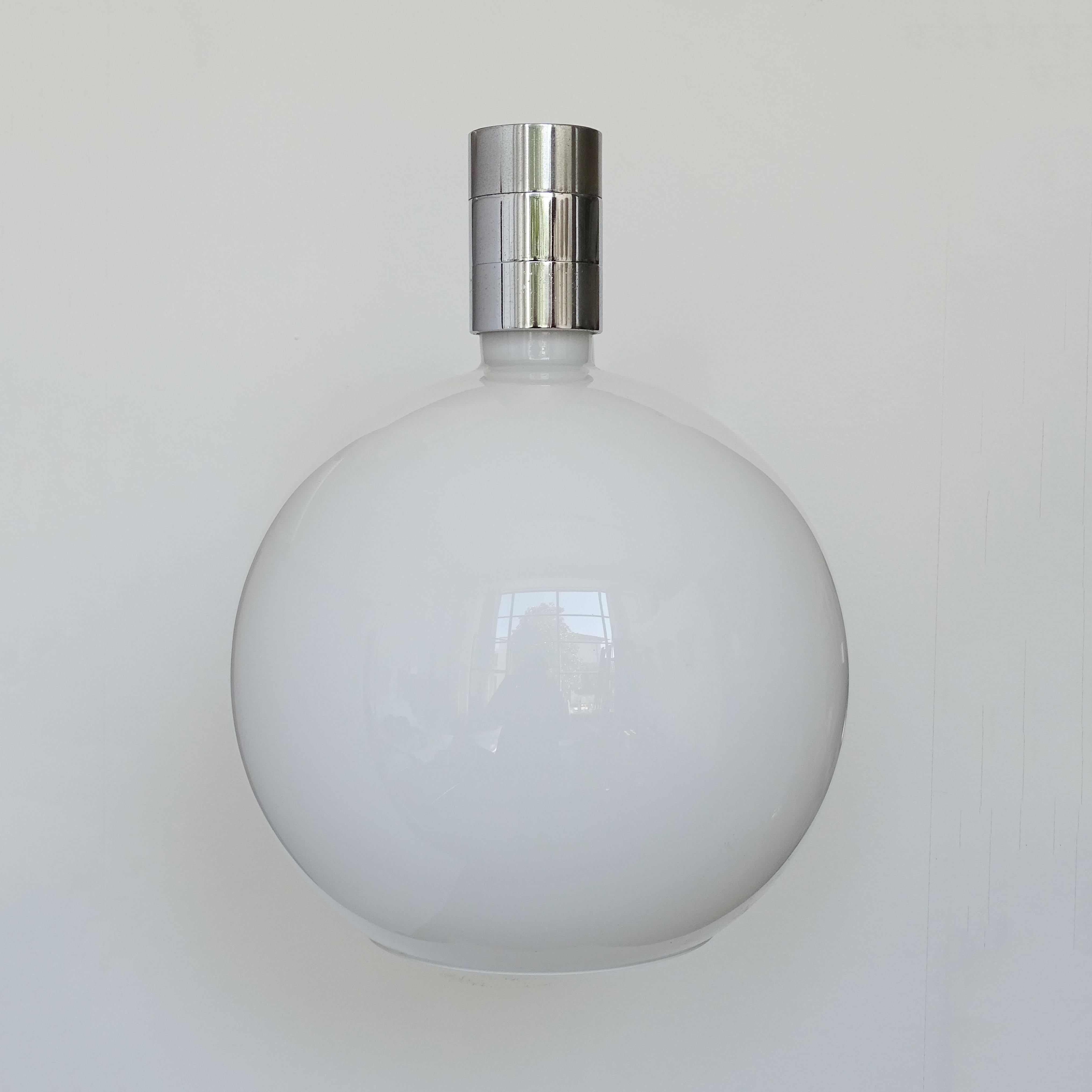 Mid-Century Modern Lampe murale unique en chrome et verre opalin de Franco Albini pour Sirrah, Italie, 1968 en vente
