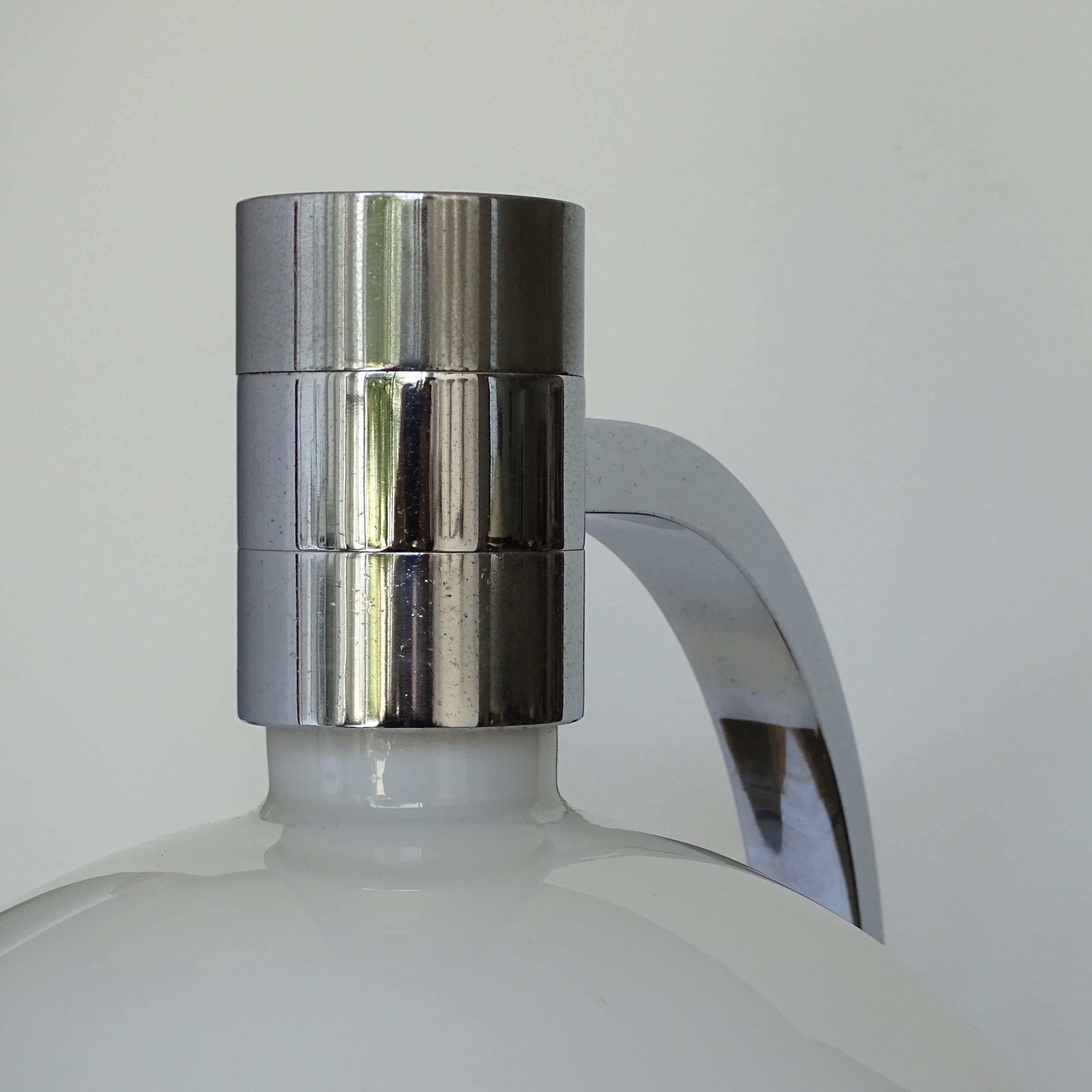 Milieu du XXe siècle Lampe murale unique en chrome et verre opalin de Franco Albini pour Sirrah, Italie, 1968 en vente