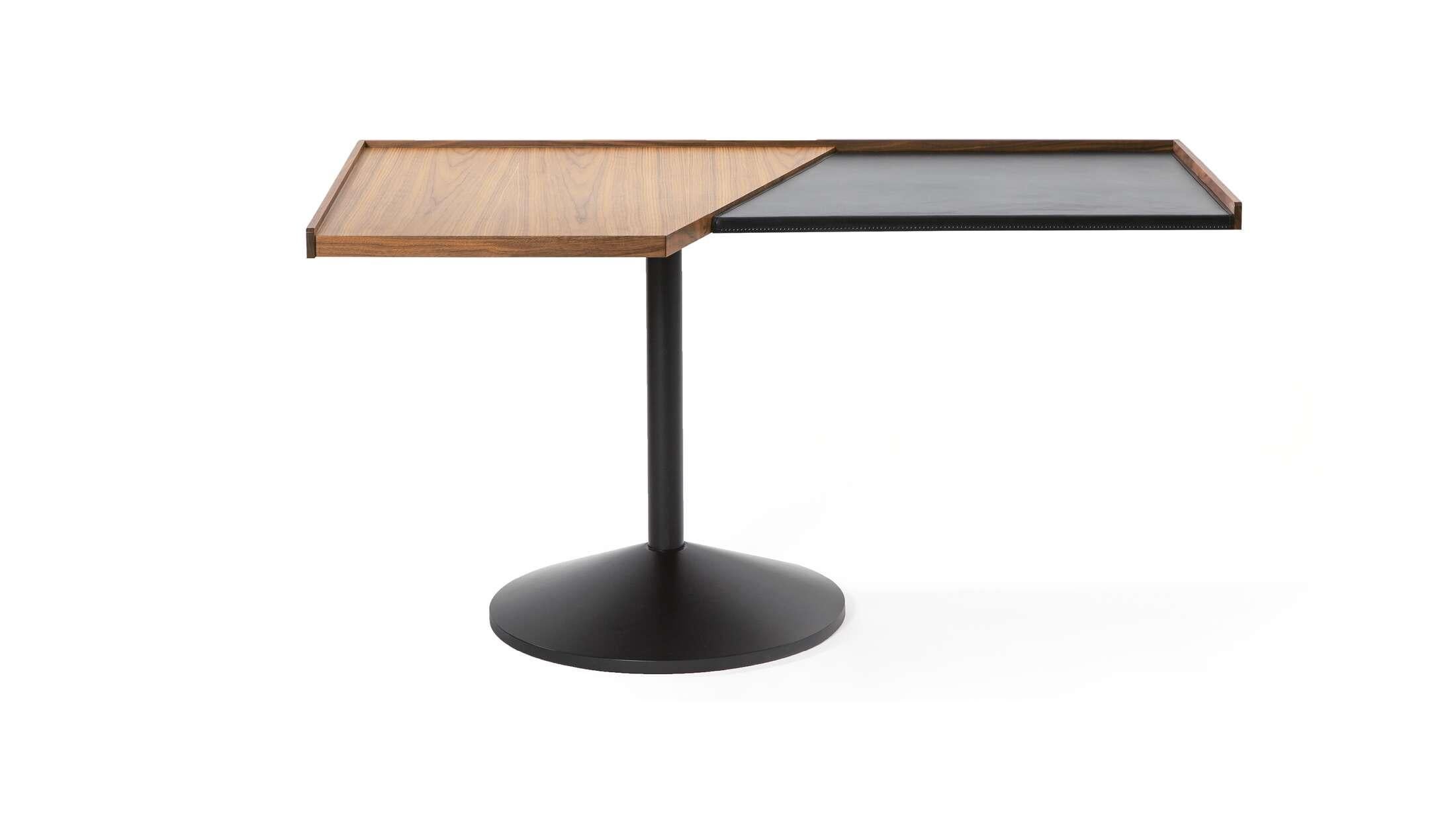 Table de bureau Stadera de Franco Albini pour Cassina

La table de bureau conçue par Franco Albini fait une première impression saisissante, grâce à ses deux plateaux trapézoïdaux juxtaposés soutenus par une seule base en acier, ce qui en fait une