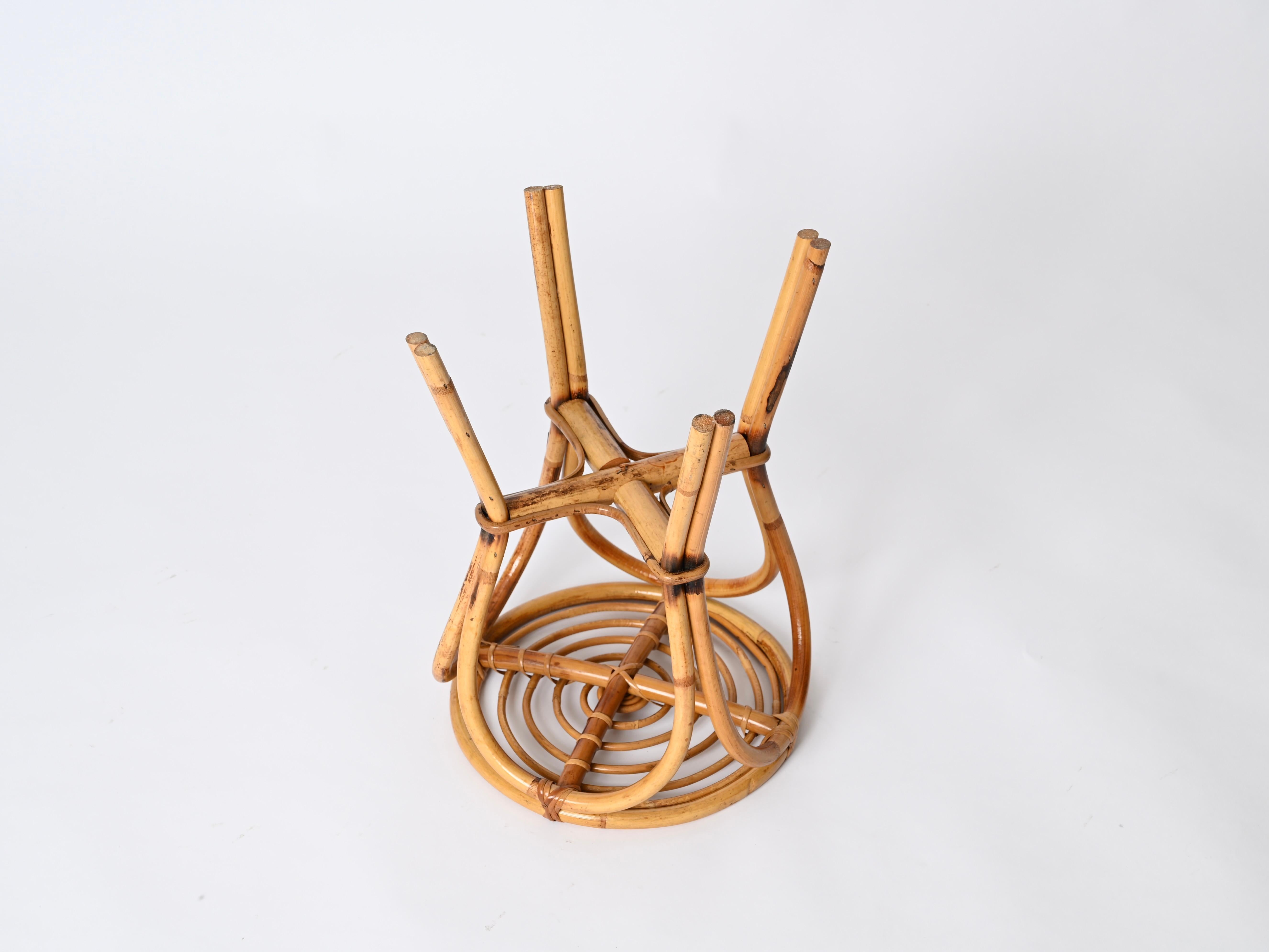 Franco Albini Taburete o mesa auxiliar de ratán y bambú, Italia Años 60 en venta 4