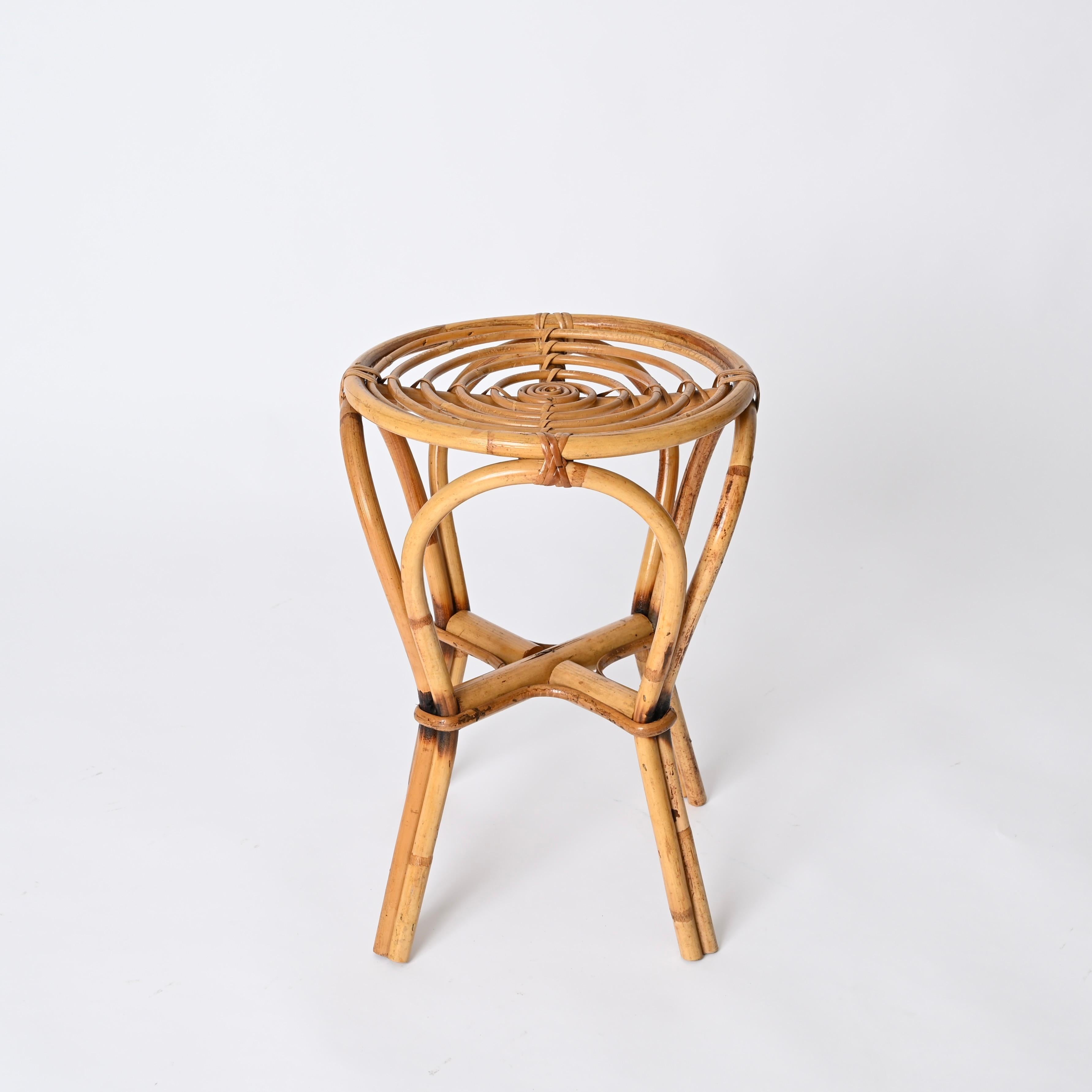 Franco Albini Taburete o mesa auxiliar de ratán y bambú, Italia Años 60 en venta 5