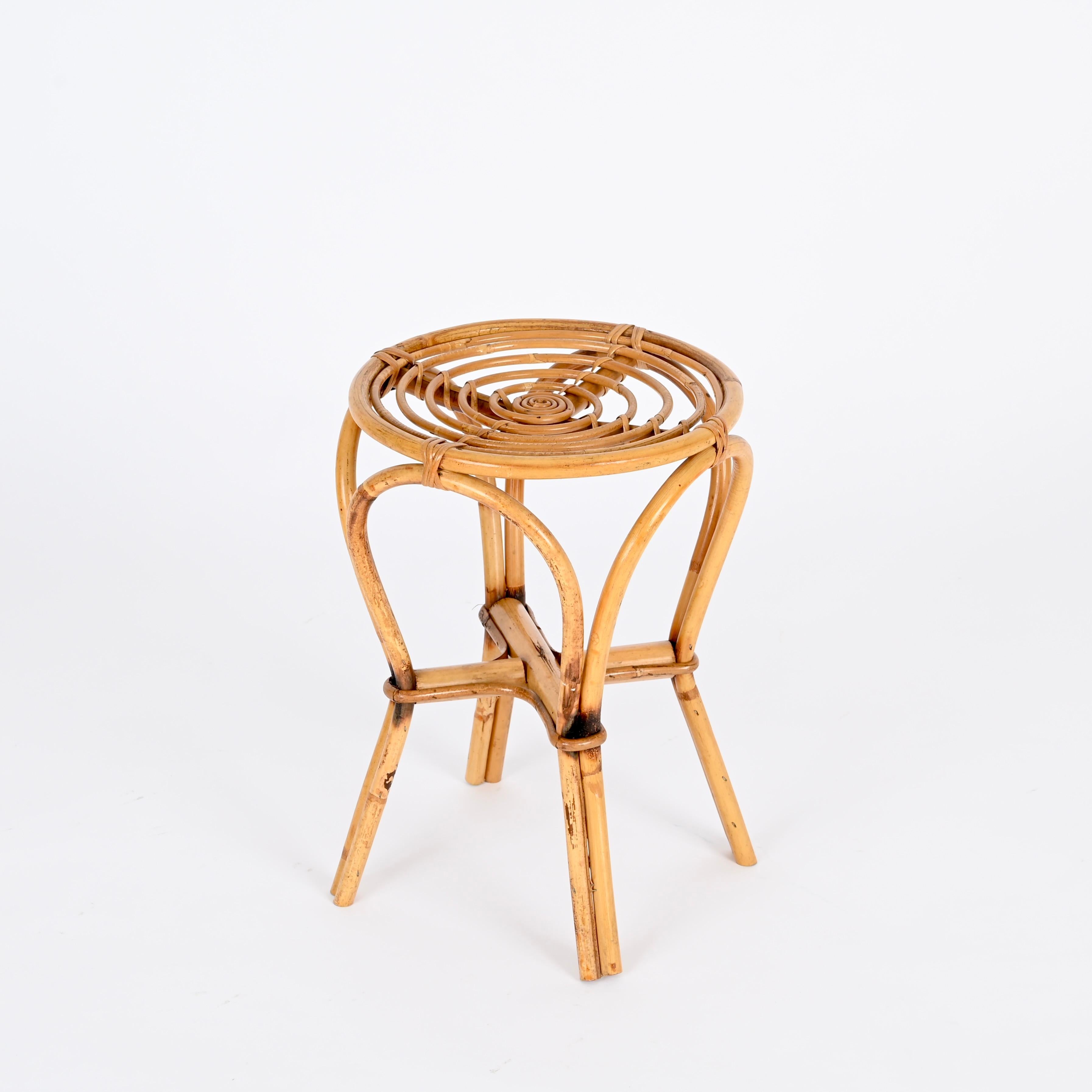Franco Albini Taburete o mesa auxiliar de ratán y bambú, Italia Años 60 Hecho a mano en venta