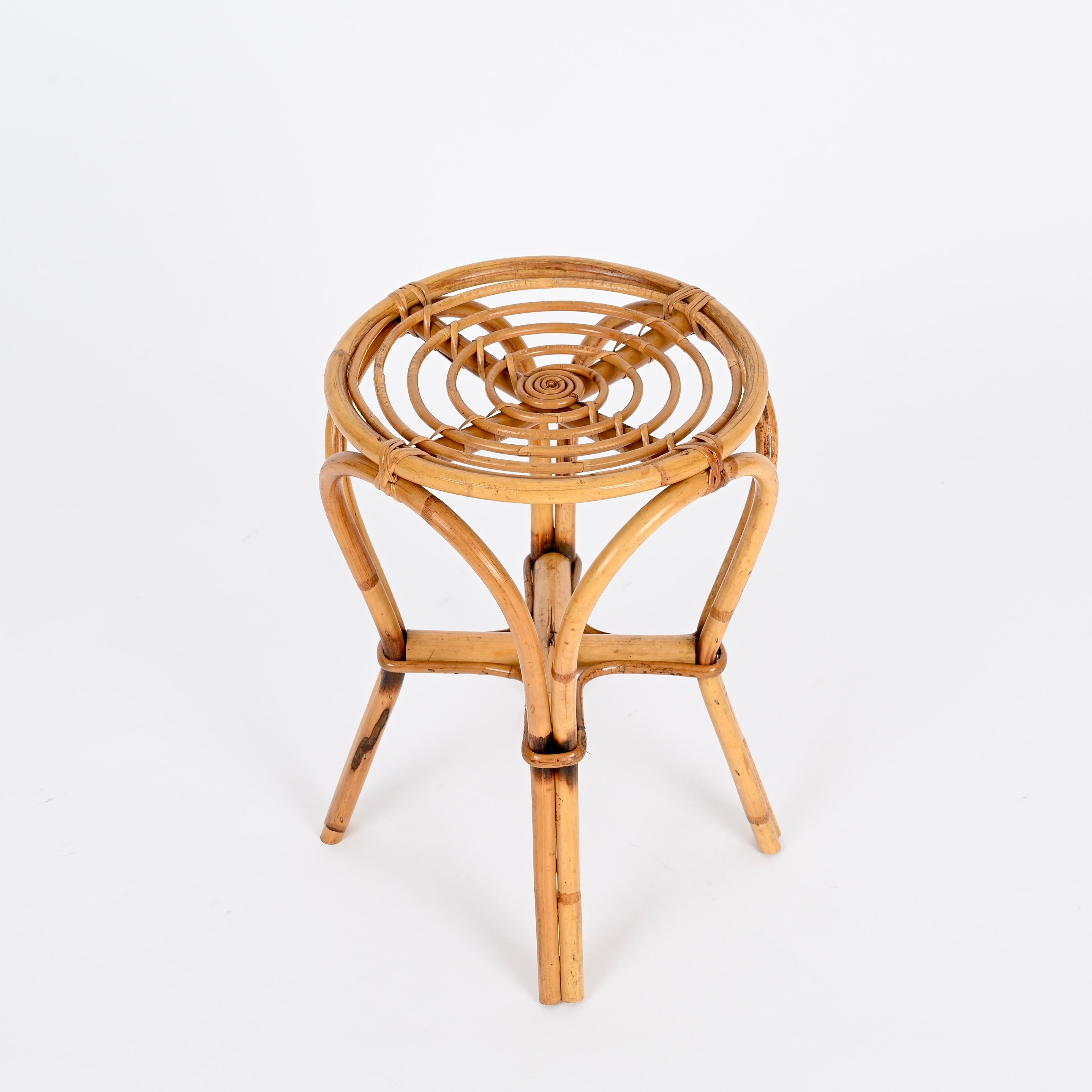 Franco Albini Taburete o mesa auxiliar de ratán y bambú, Italia Años 60 en venta 1